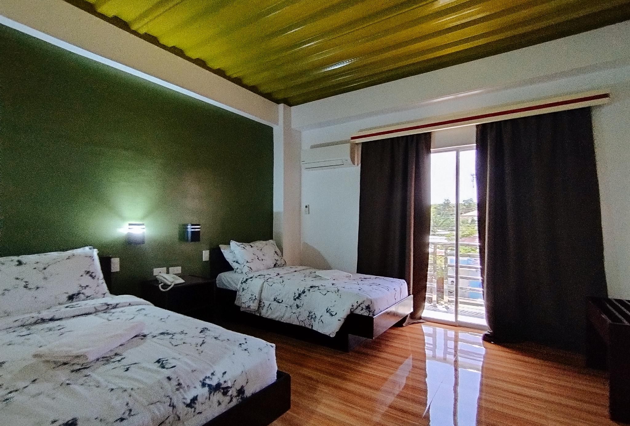 RedDoorz @ LQJ Hotel Old Buswang Kalibo Twin Room