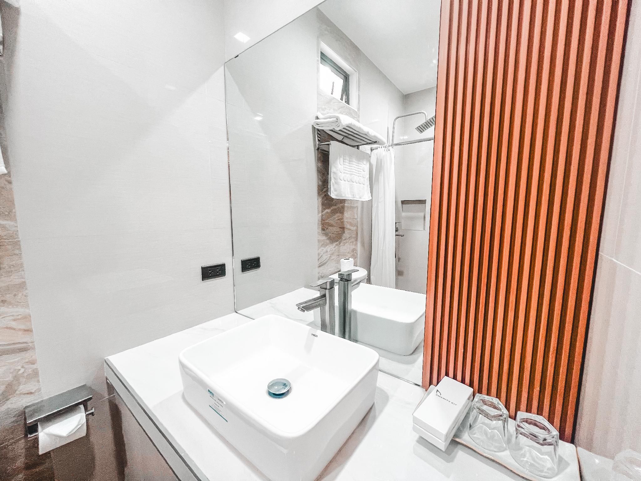 LAVERO SUITES Family Room for 5 3