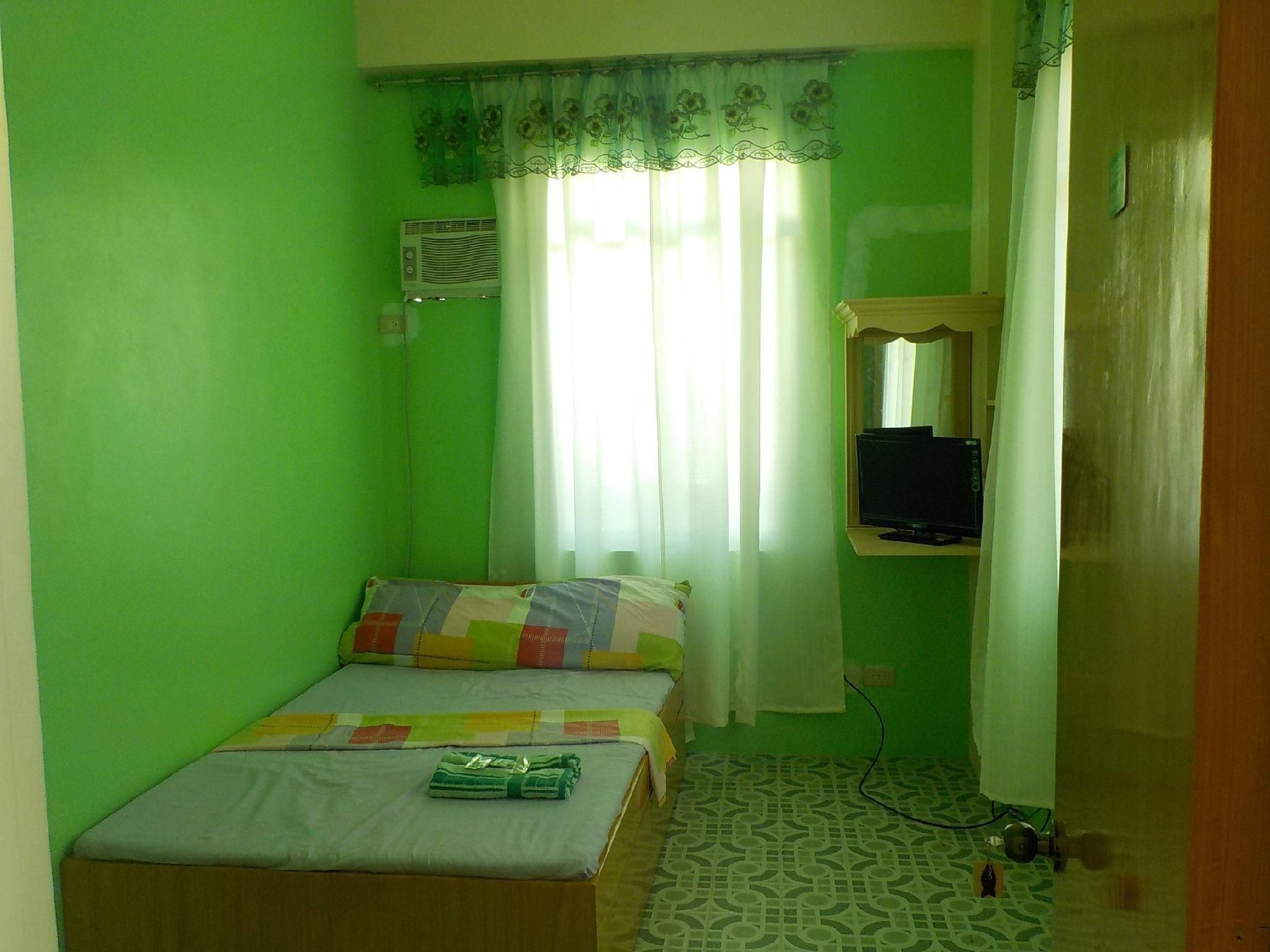 Aranas-Carillo Travellers Inn Standard Room with Shared Bathroom 2