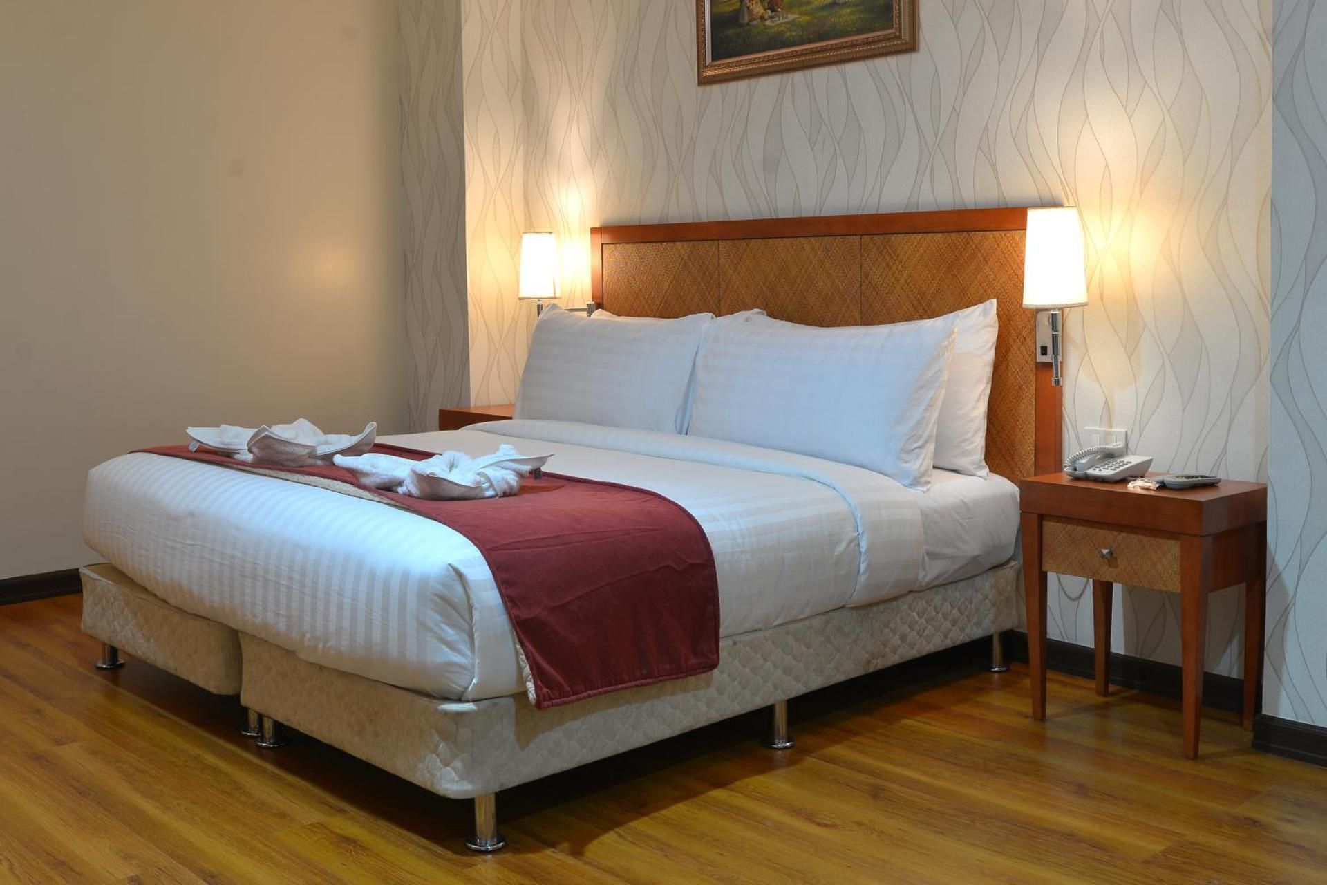 Royal Suites Condotel Premier Room 3