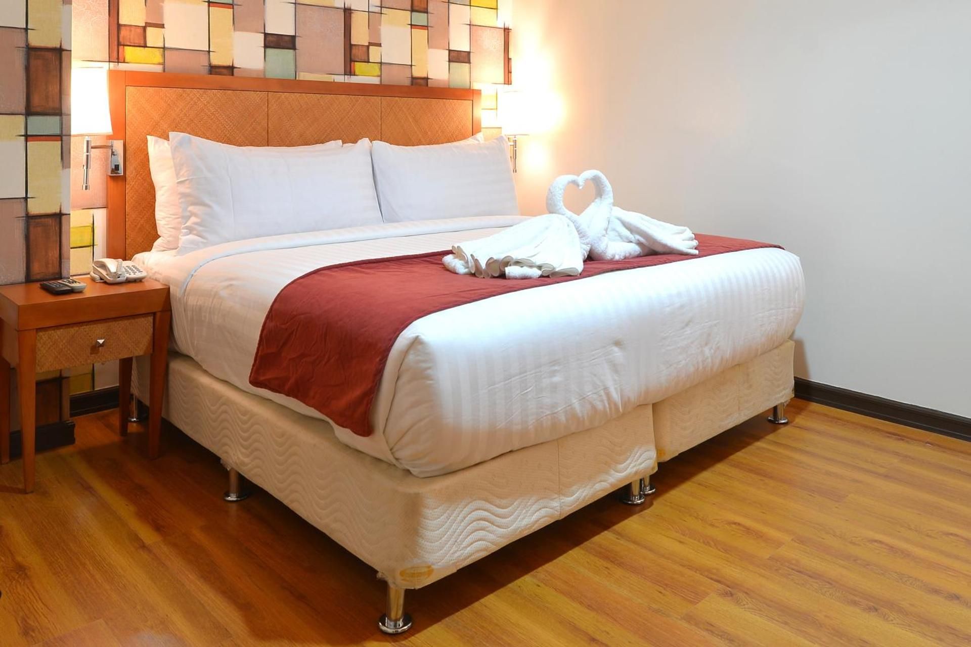 Royal Suites Condotel Deluxe Room 4