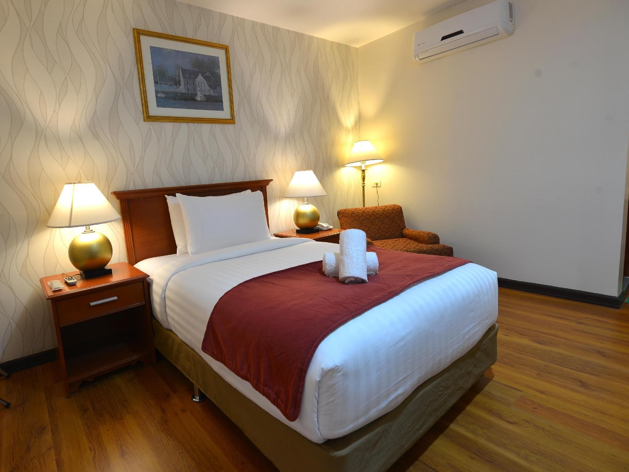 Royal Suites Condotel Deluxe Room 2