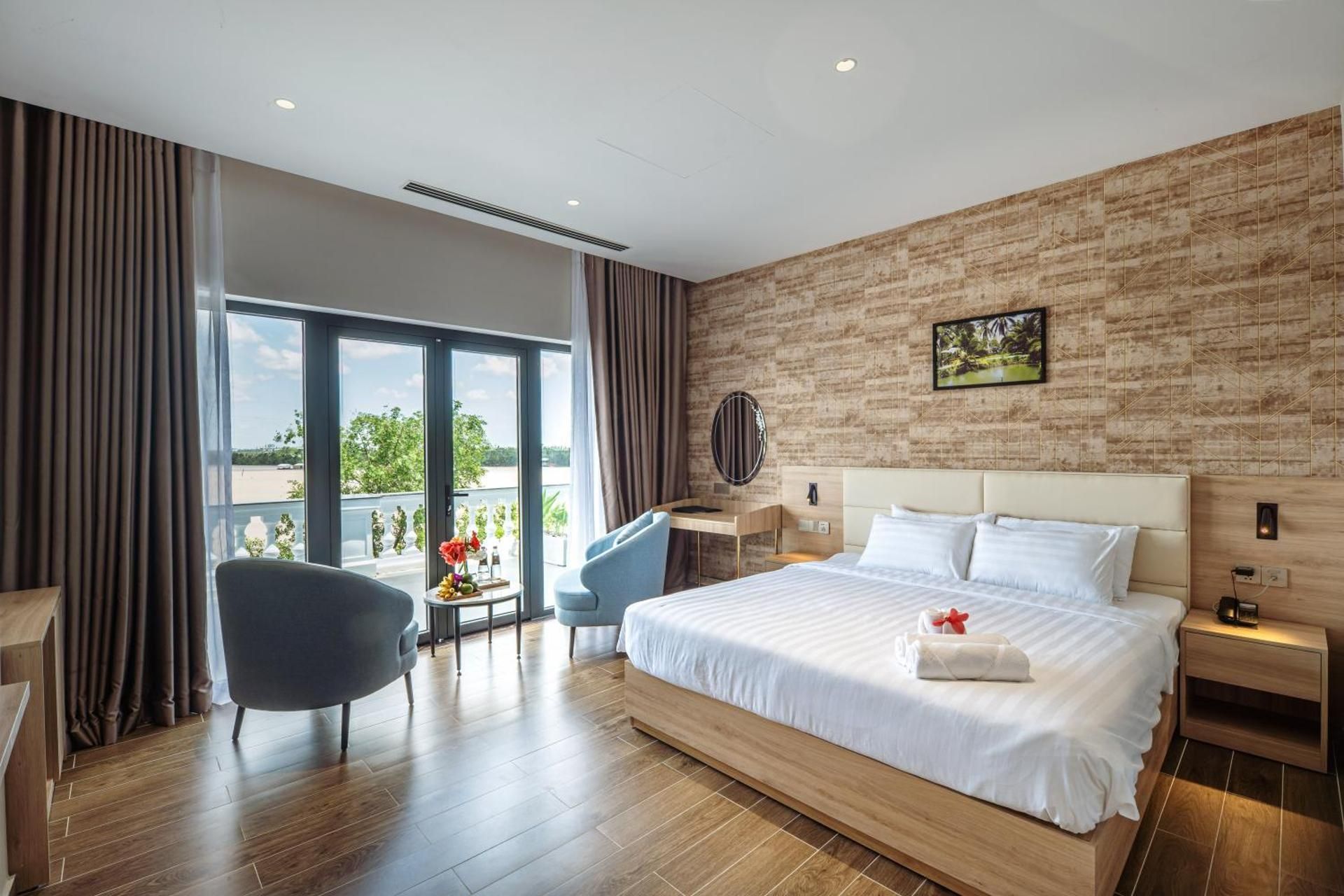 Deluxe King Suite