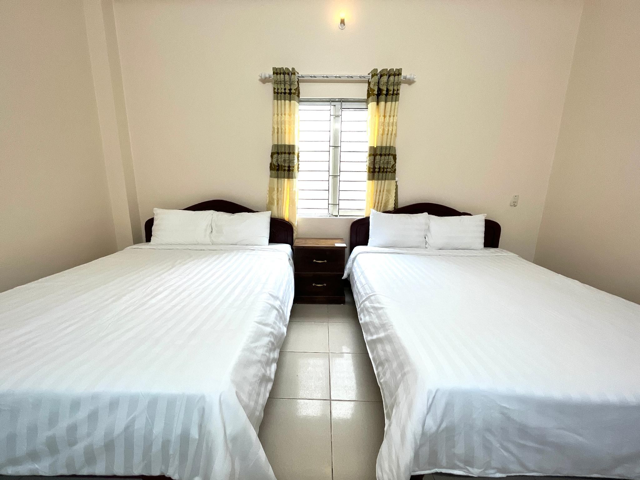 Vuon Cam Hotel Cao Bang Room with 2 Queen Beds