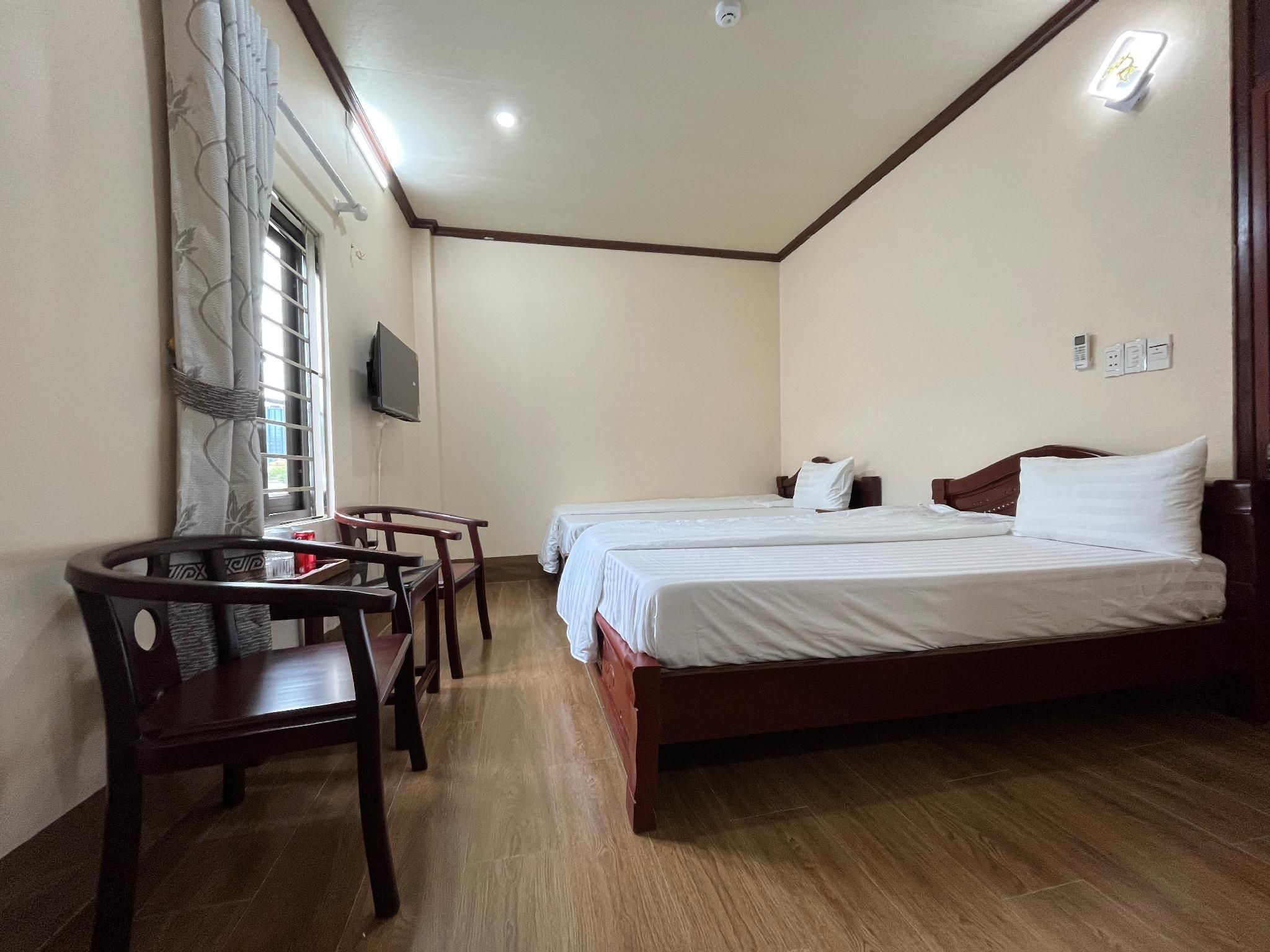 Standard Twin Room with Window