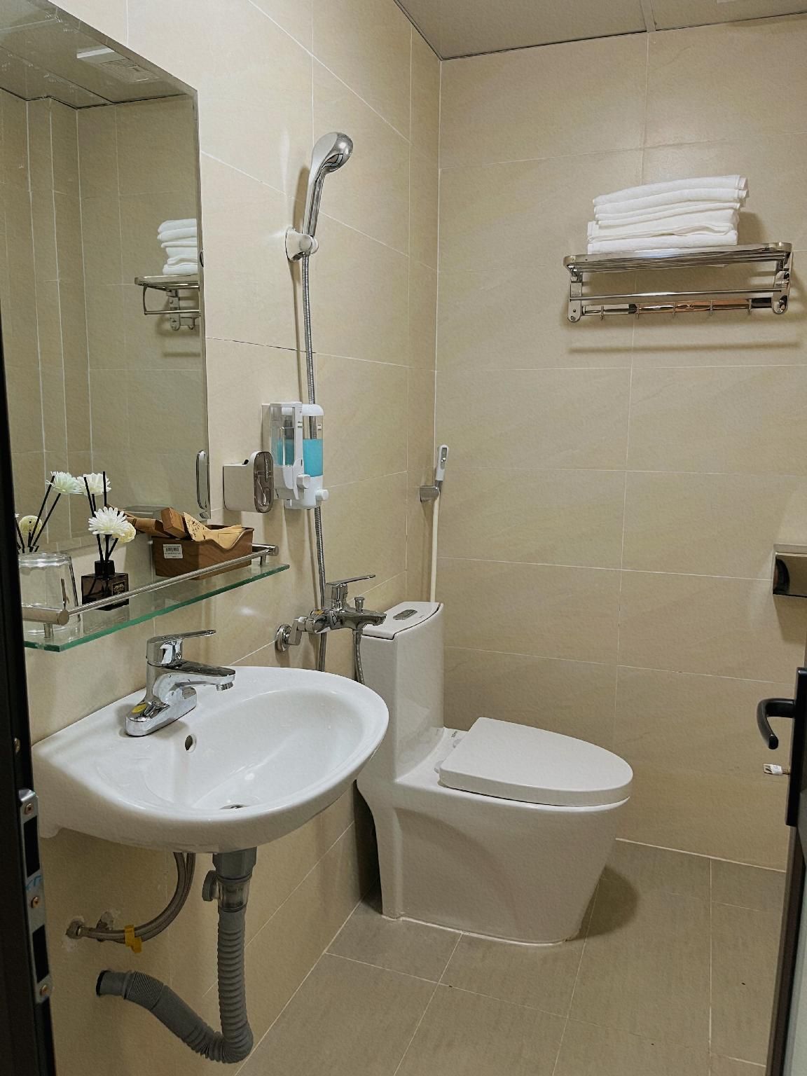 Vuon Cam Hotel Cao Bang Deluxe - 1 King Bed 3