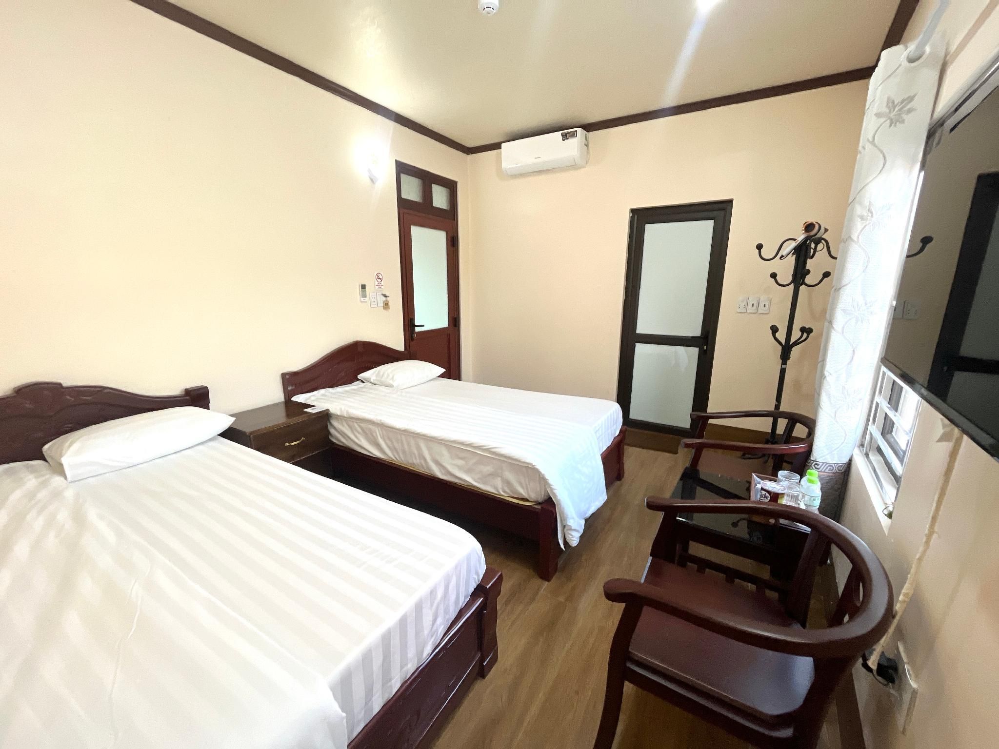 Standard Twin Room with Window