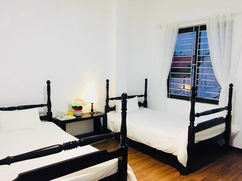 Twin Room with Private Bathroom