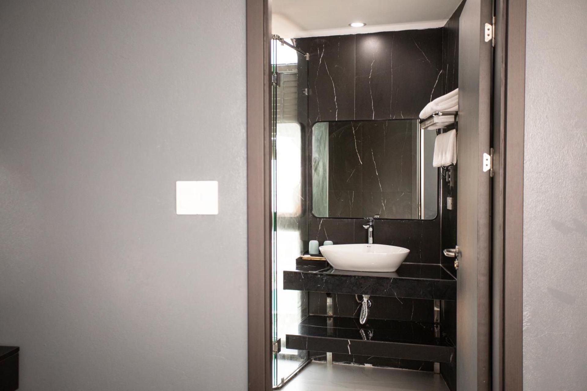 La Maison Boutique Hotel Superior Double Room - Free Parking Included 3