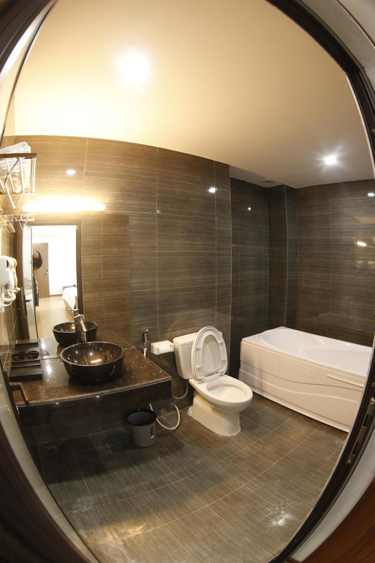 Bao Ngoc Diamond Hotel Family Room 3