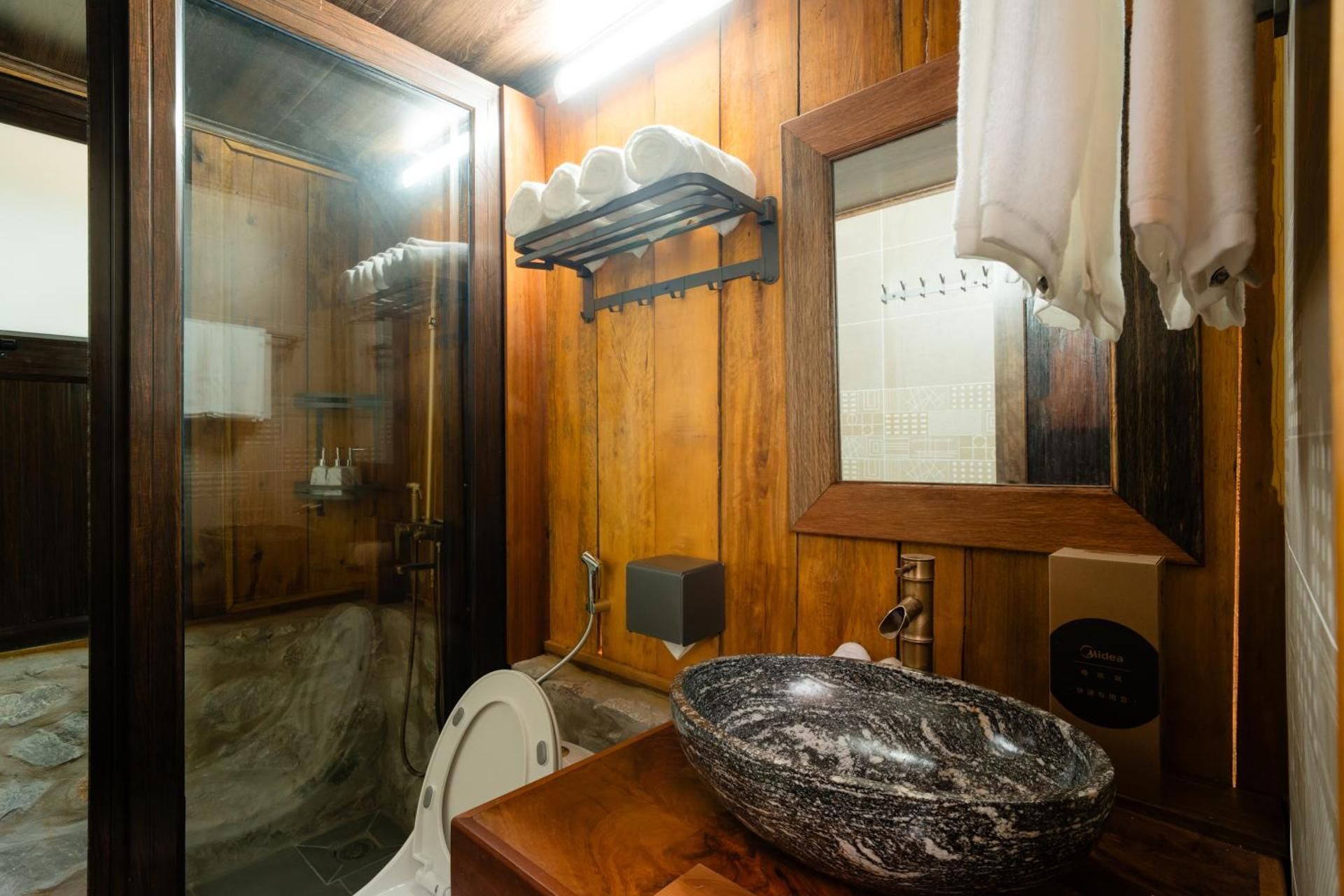 Khuoi Han Ecolodge Cao Bang Simple King Room 3