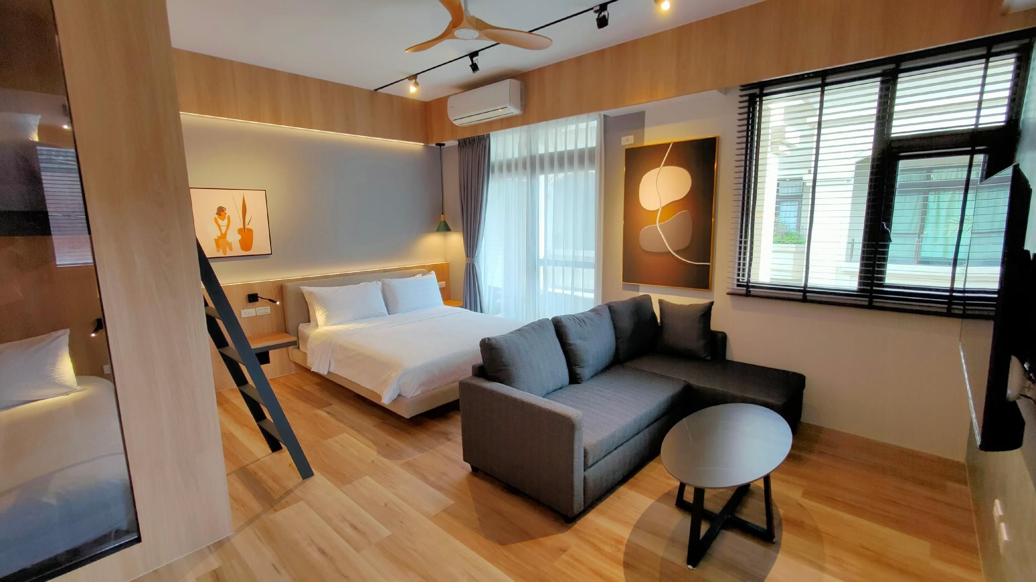 Deluxe Quadruple Room with Balcony