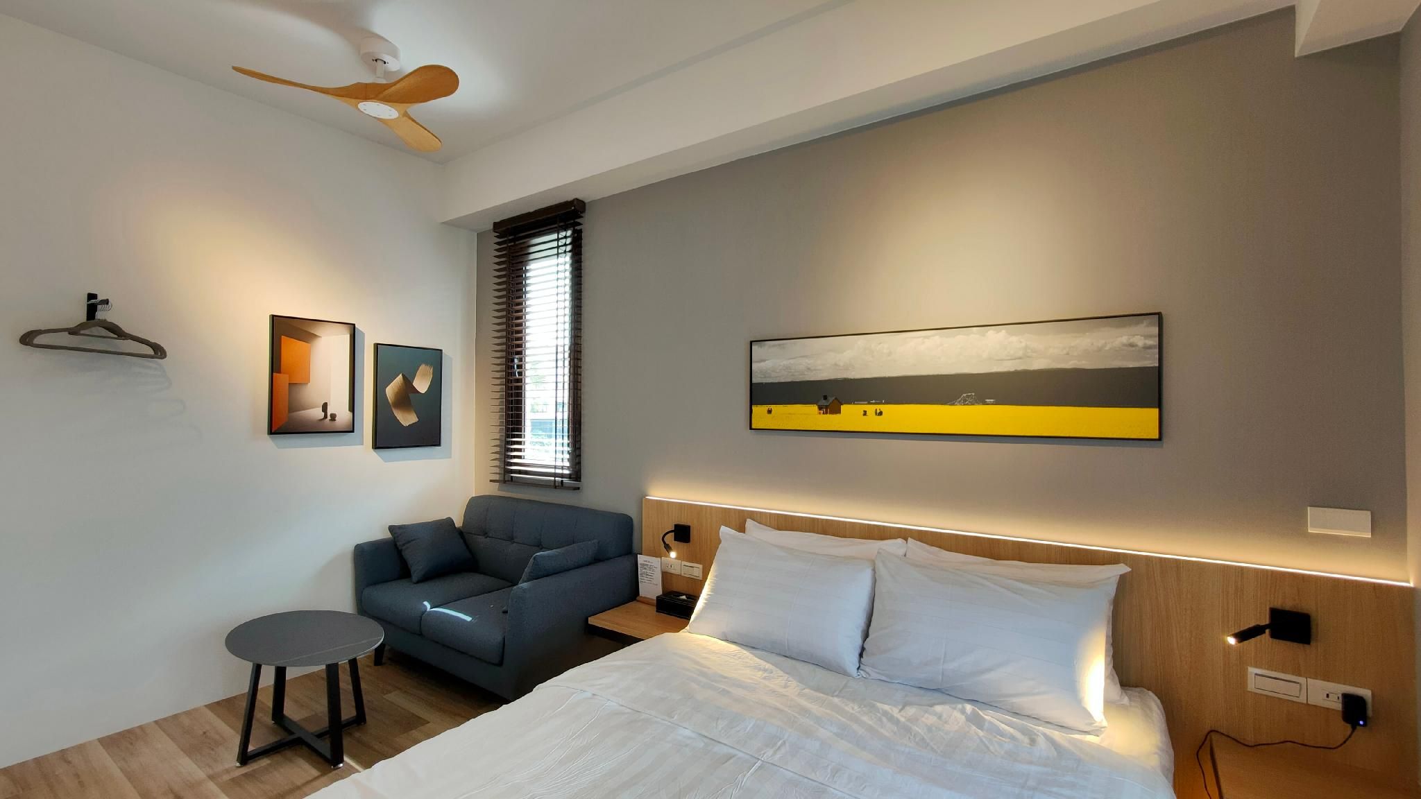 Riverbank B&B 2 Deluxe Double Room with Balcony - Non-Smoking