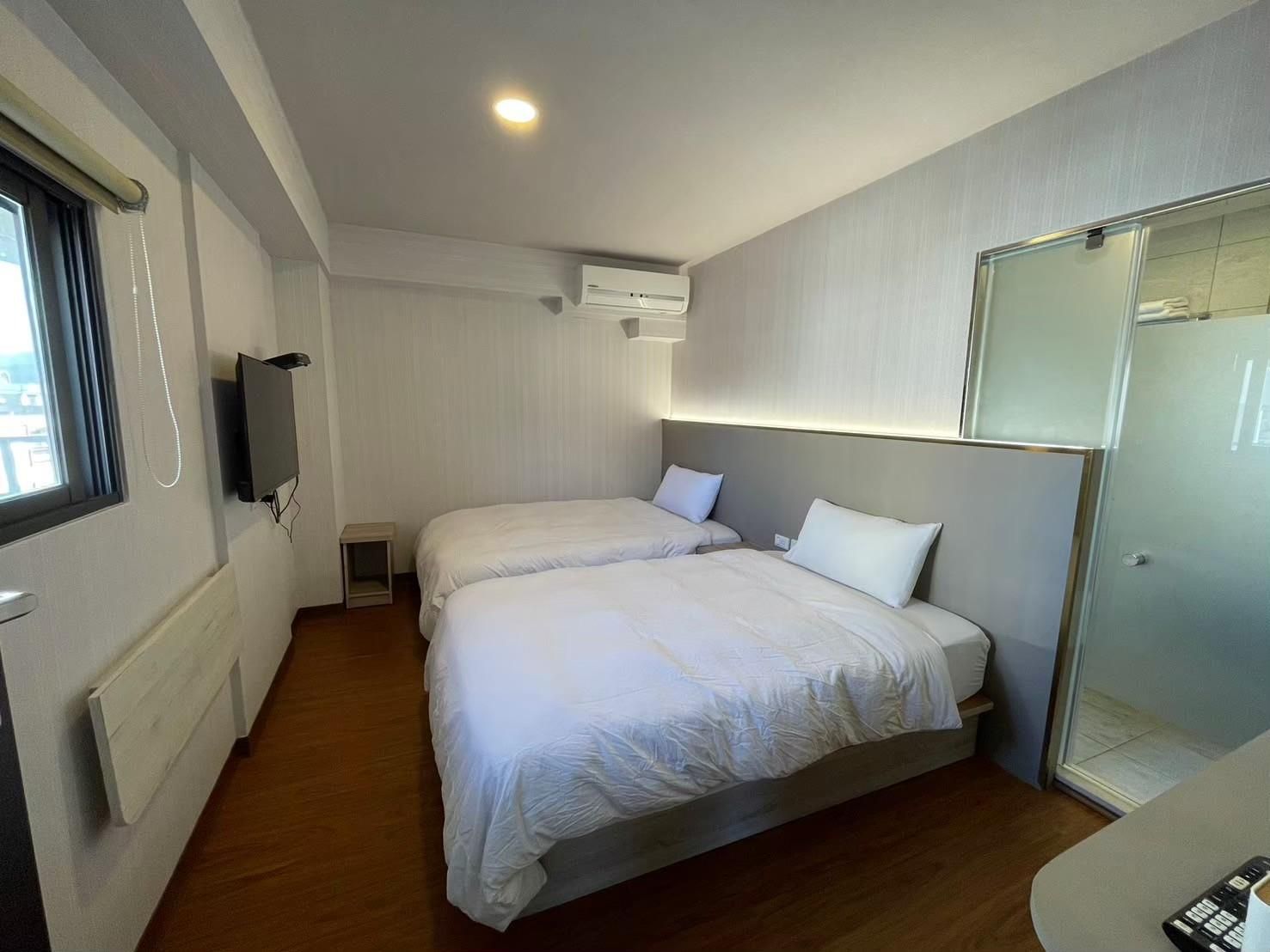 Deluxe Cityscape Twin Room