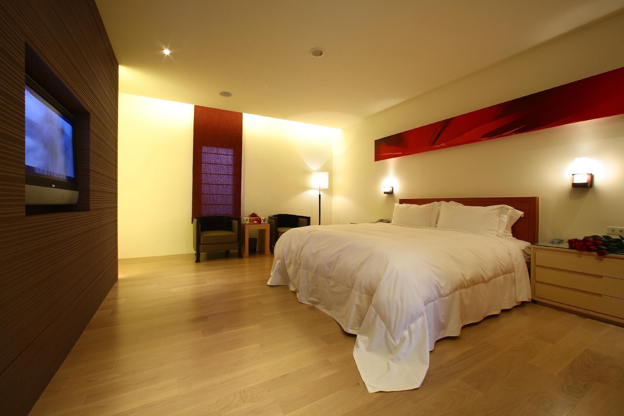 Elan Boutique Motel Exoticism Fashion 2