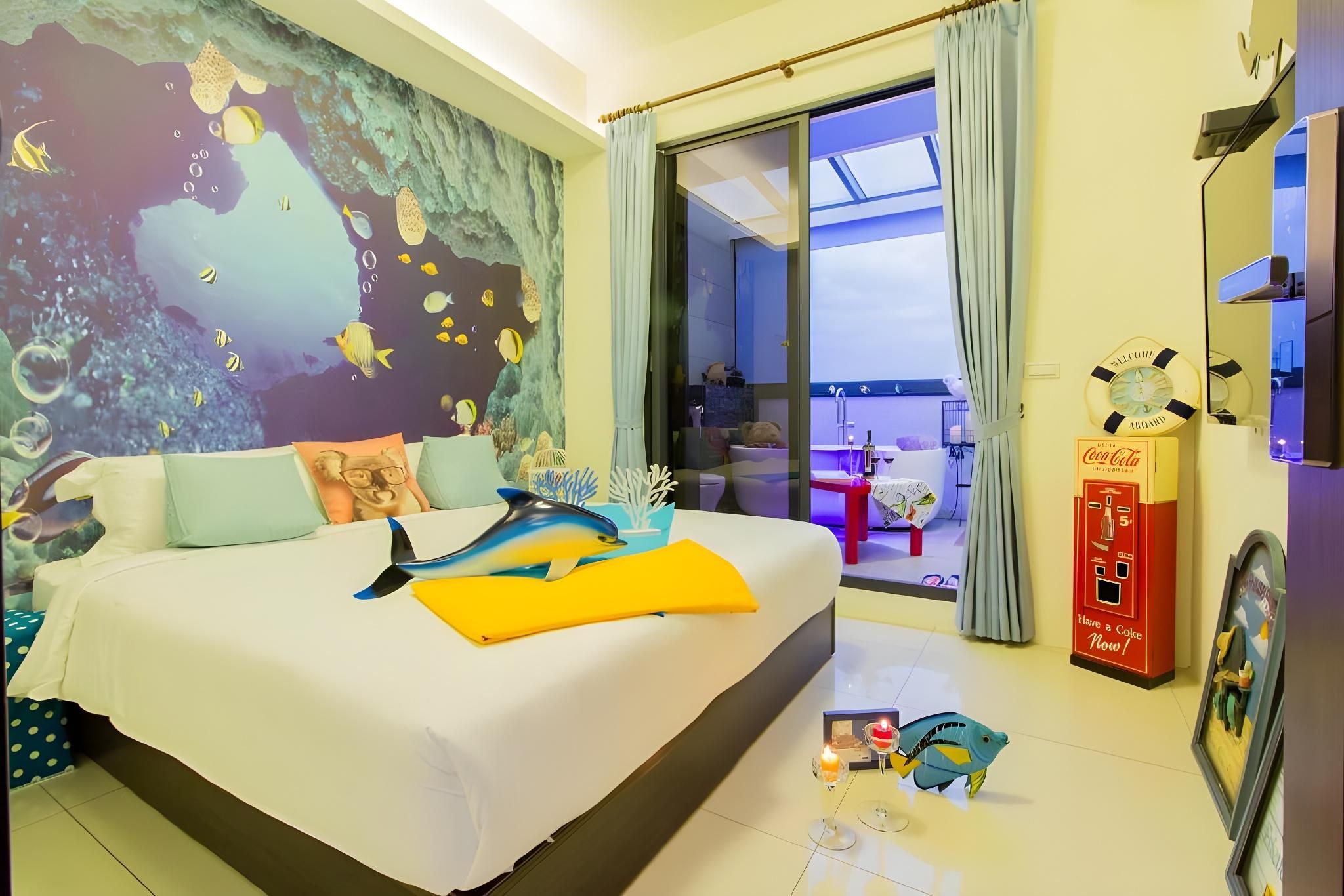 Deluxe with Bathtub