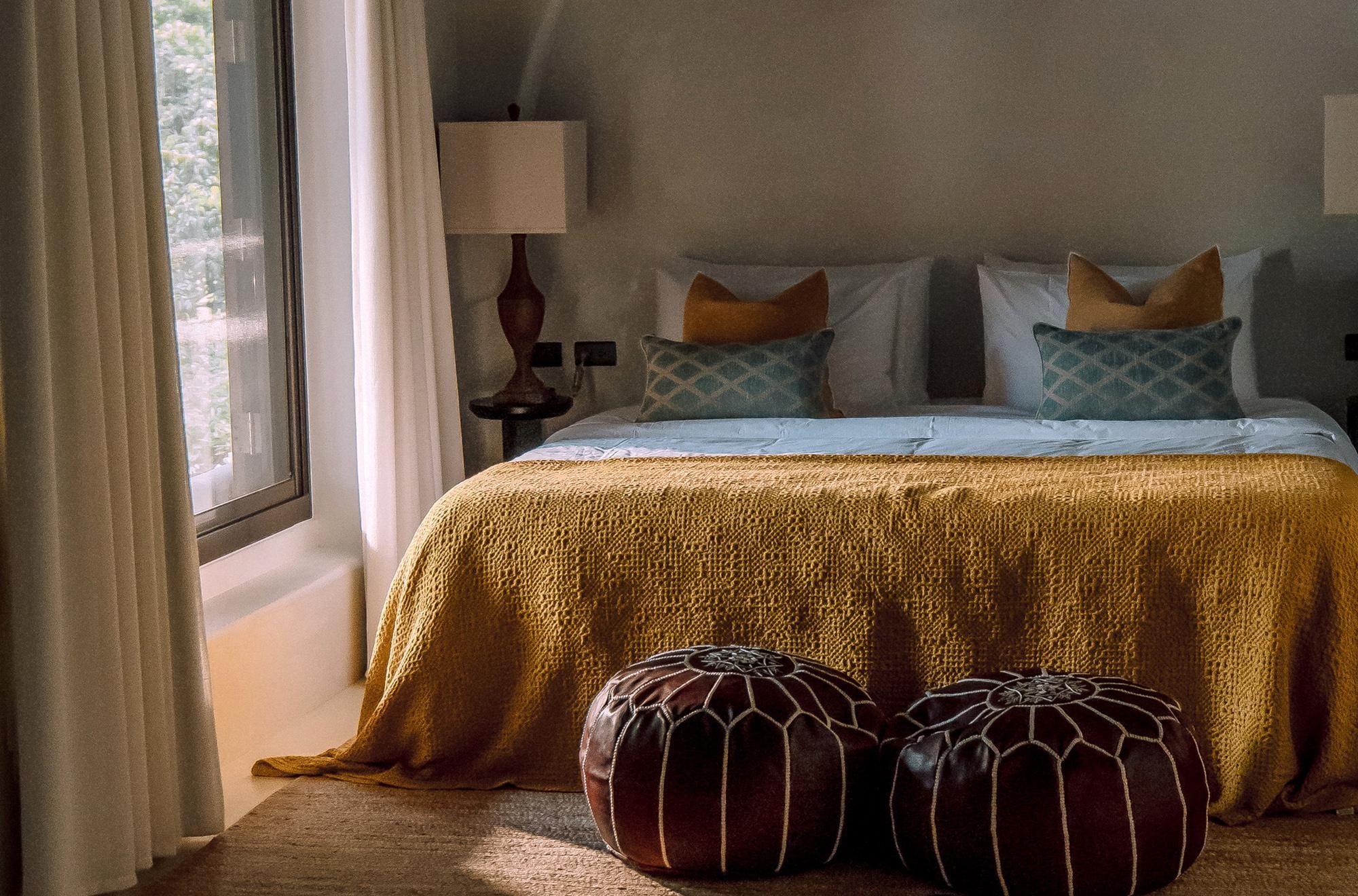 Deluxe King Room with Bathtub