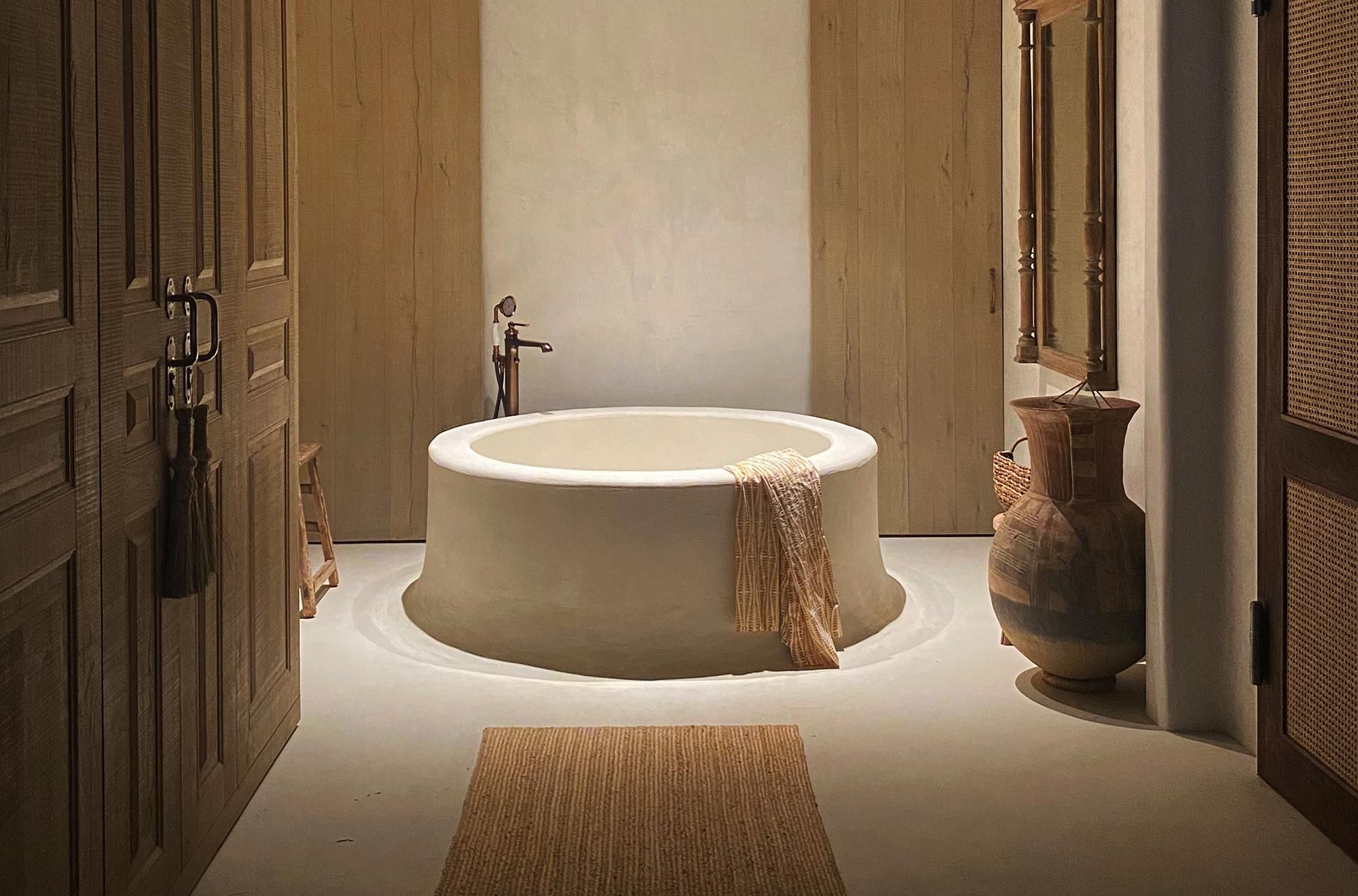 Deluxe King Room with Bathtub