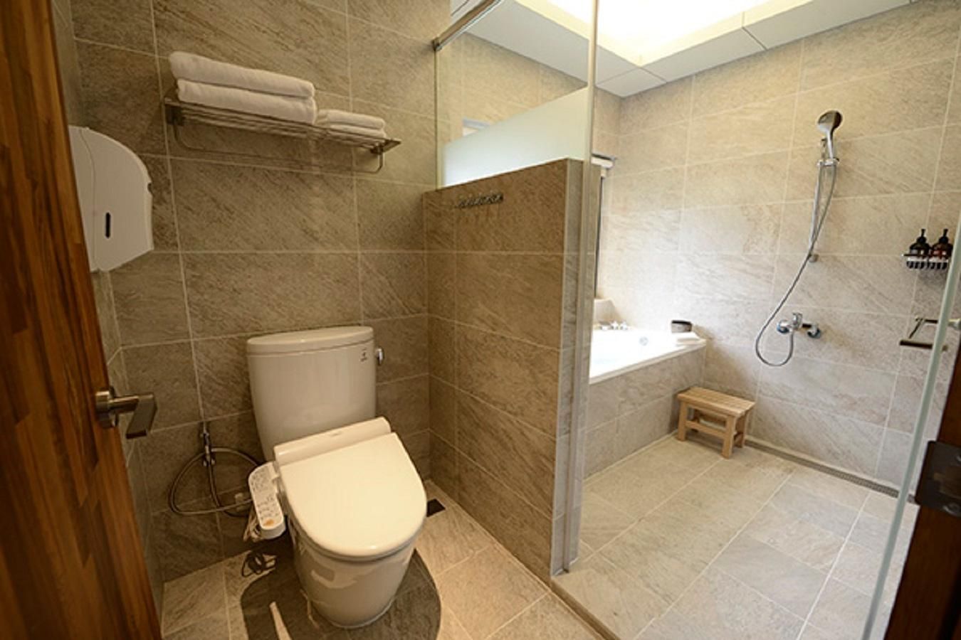 Double Room with Bathtub