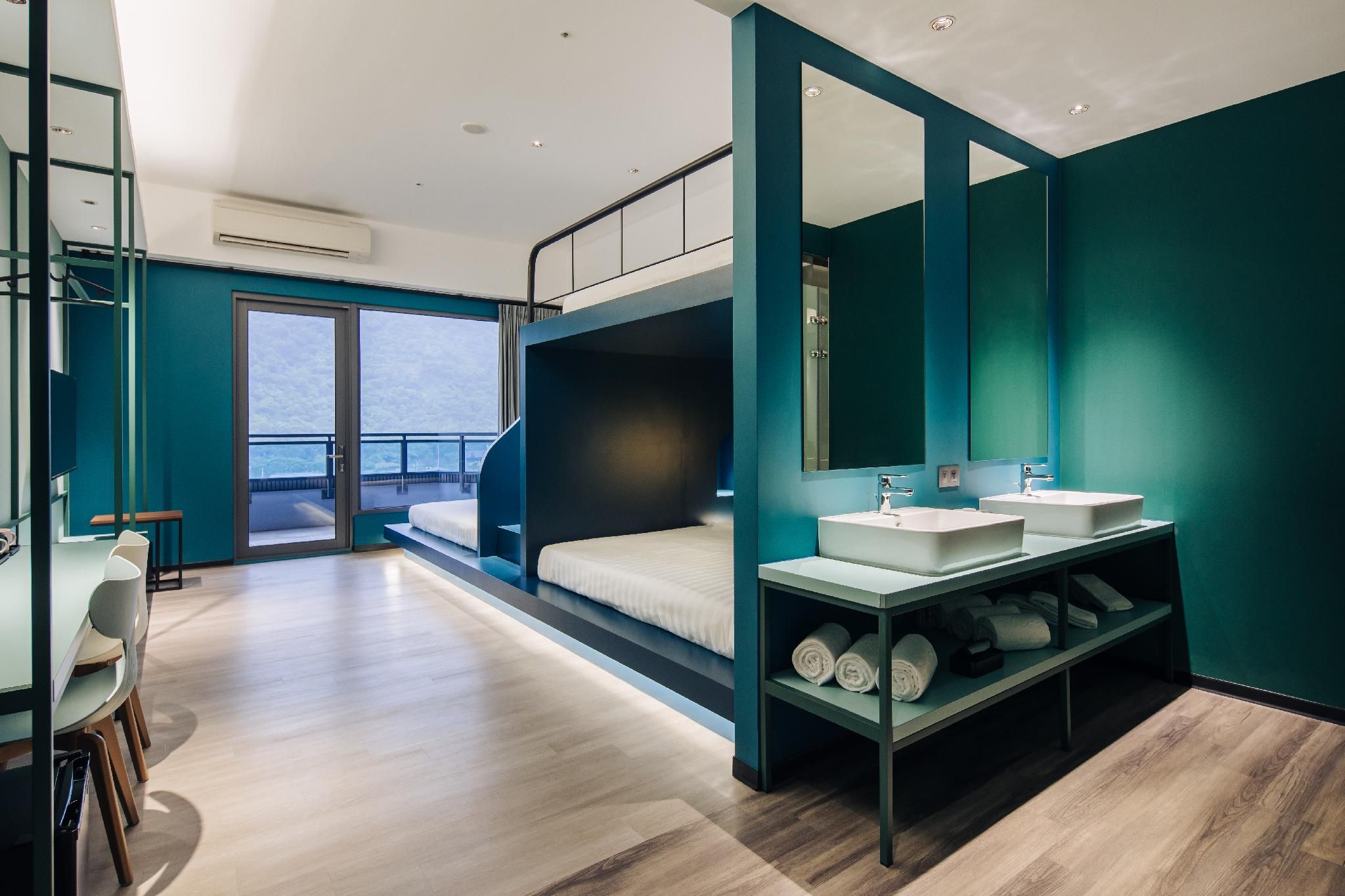 Six Bed Suit Room
