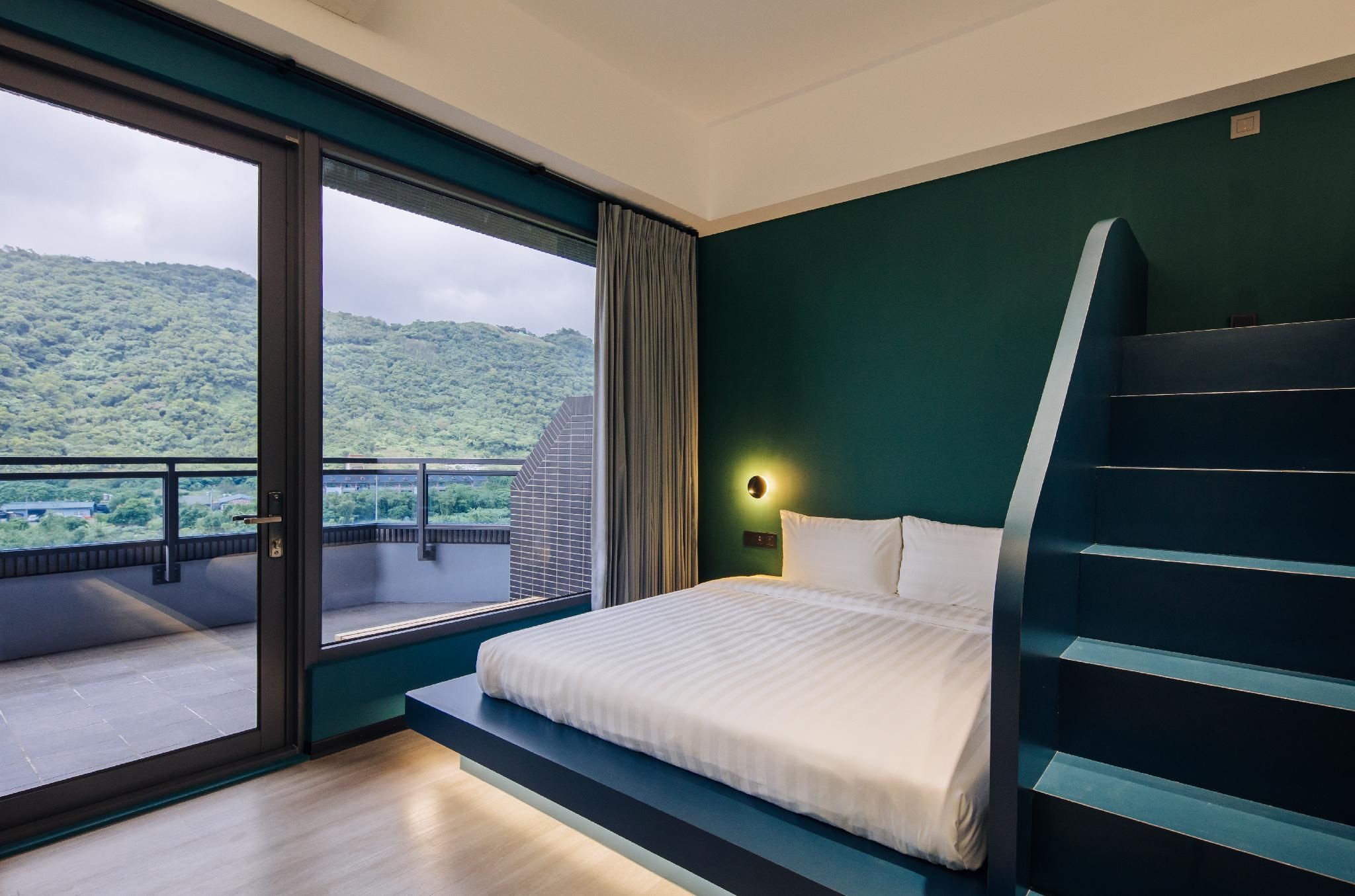 Six Bed Suit Room