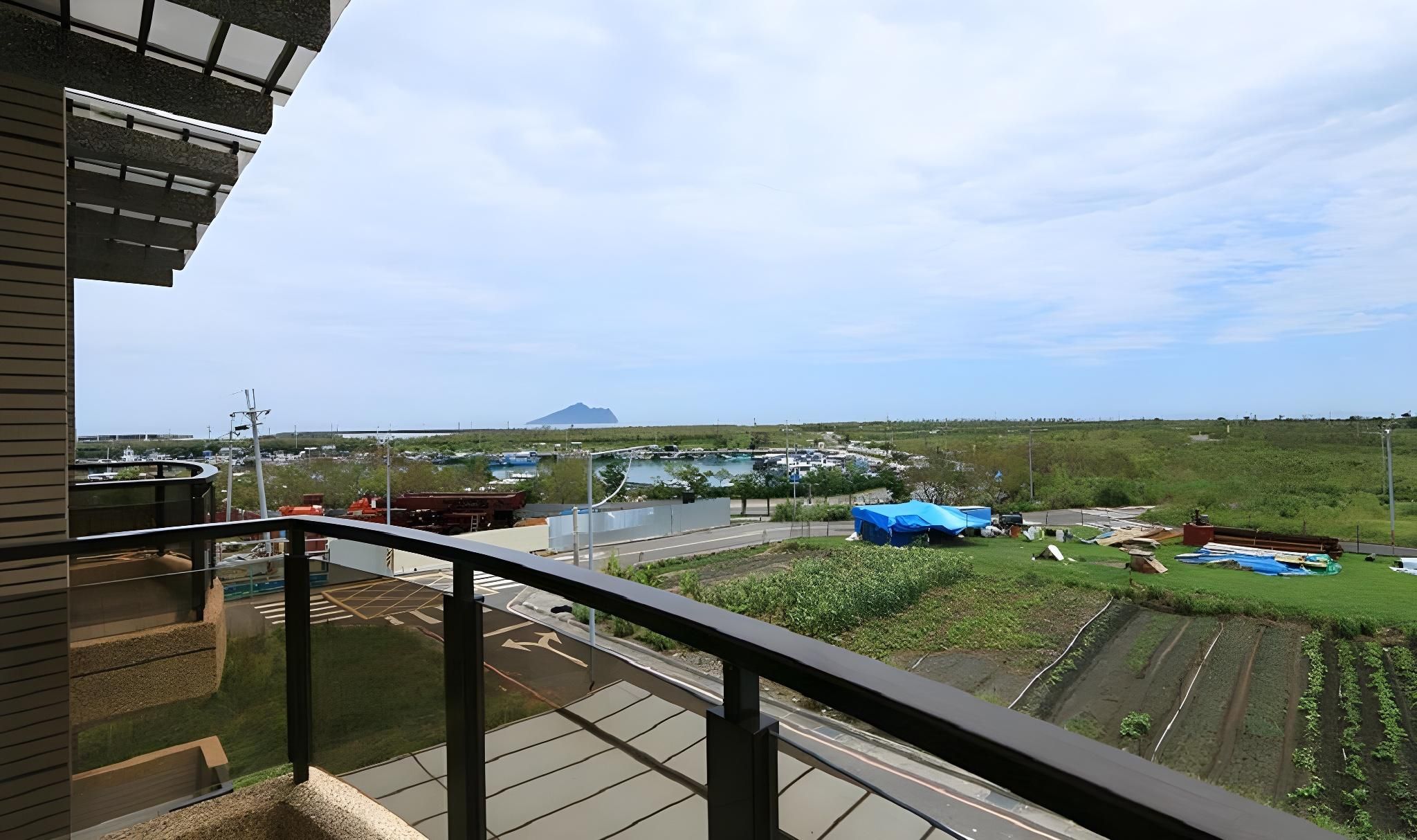 Lan Hai Leisure Time B&B Deluxe Family Room 2