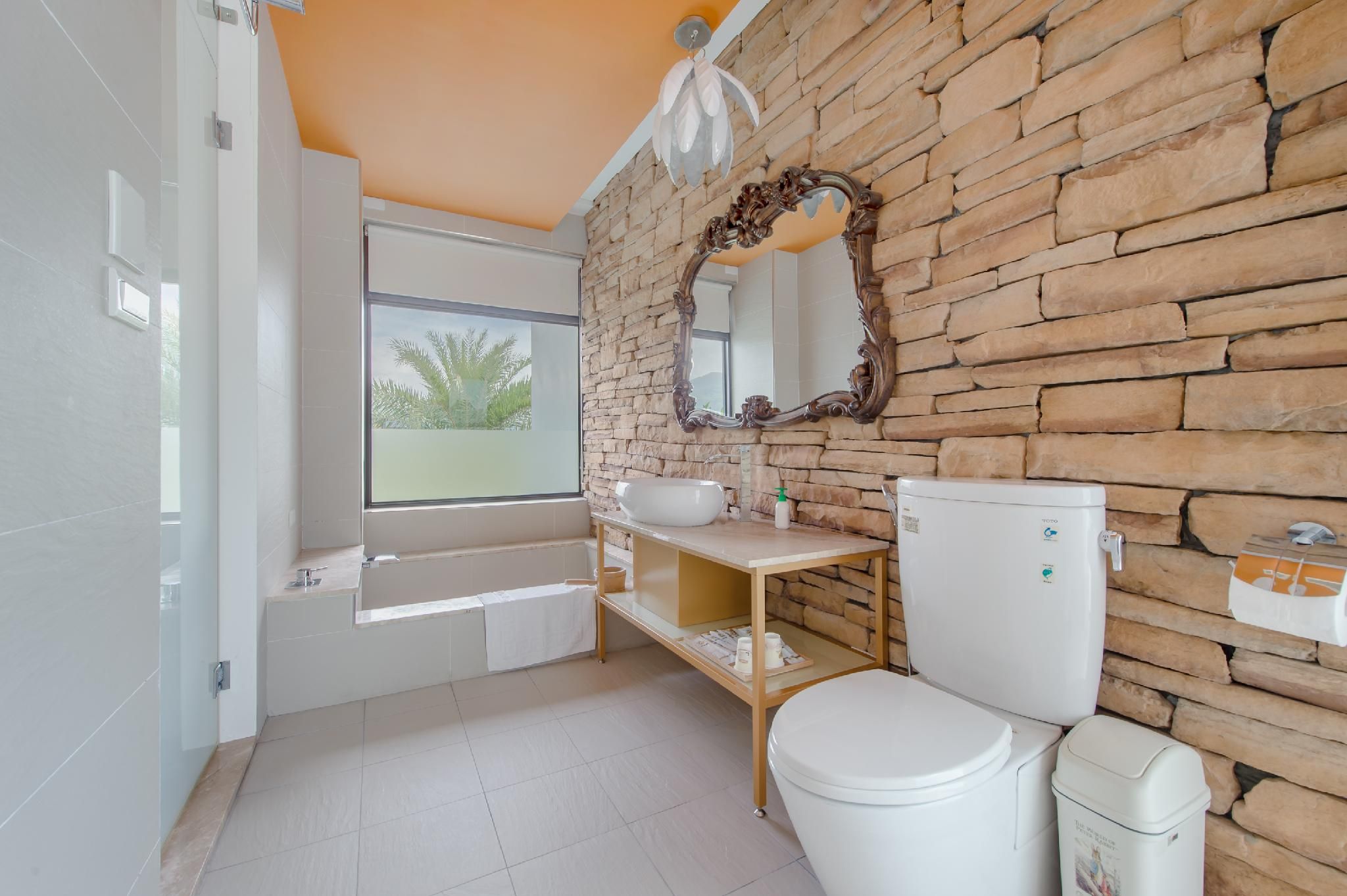 Quadruple Room with Bathtub
