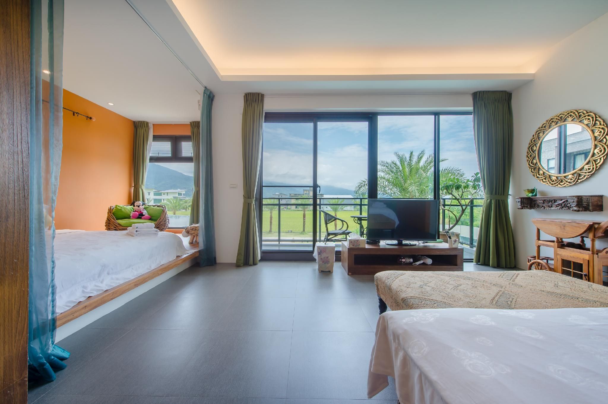 Quadruple Room with Bathtub