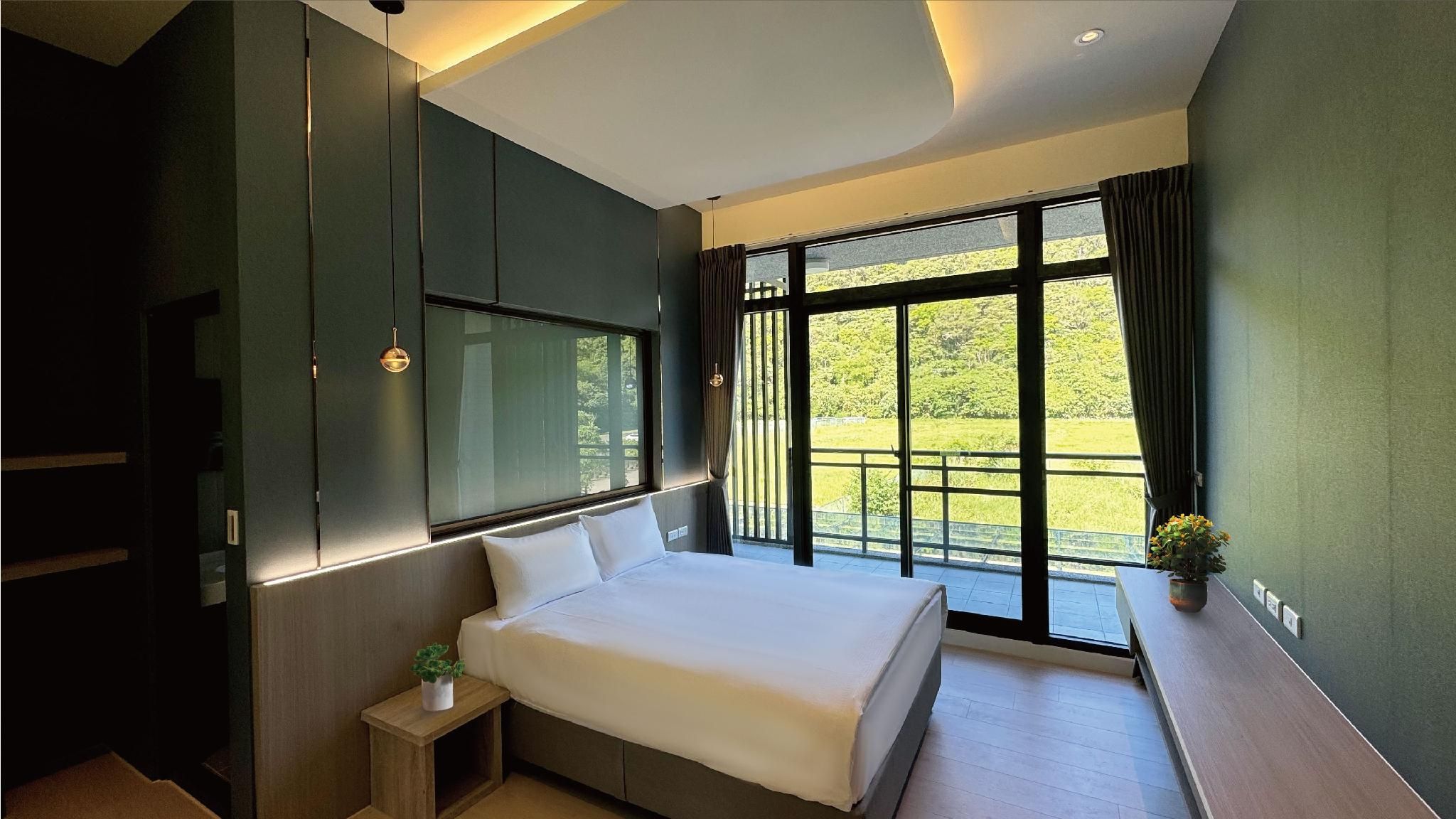 Longtan Lake Inn Superior Cottage