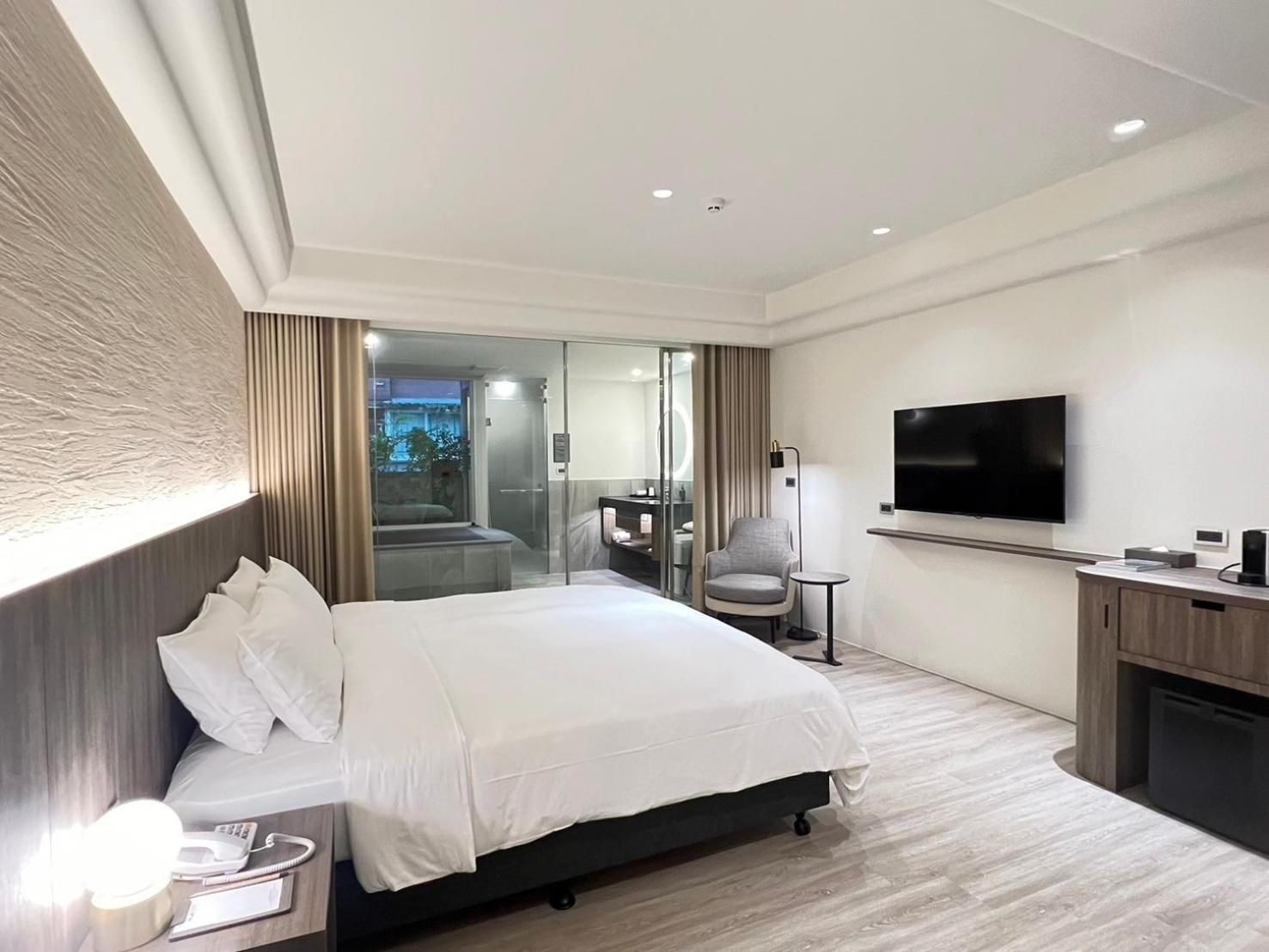 Crownshine Resort King Room with Garden View