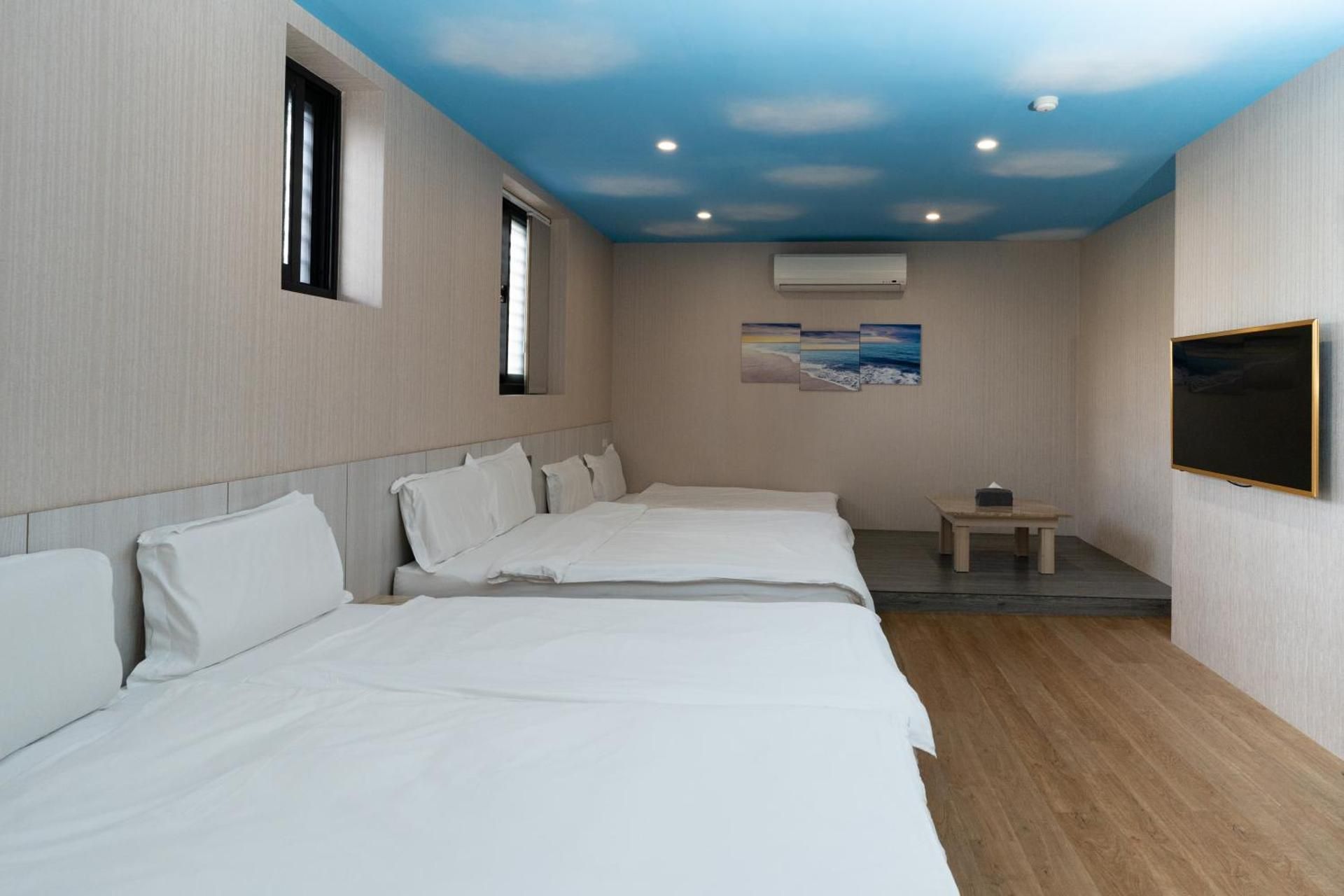 Bath House (1 Double bed + 2 Single Beds)