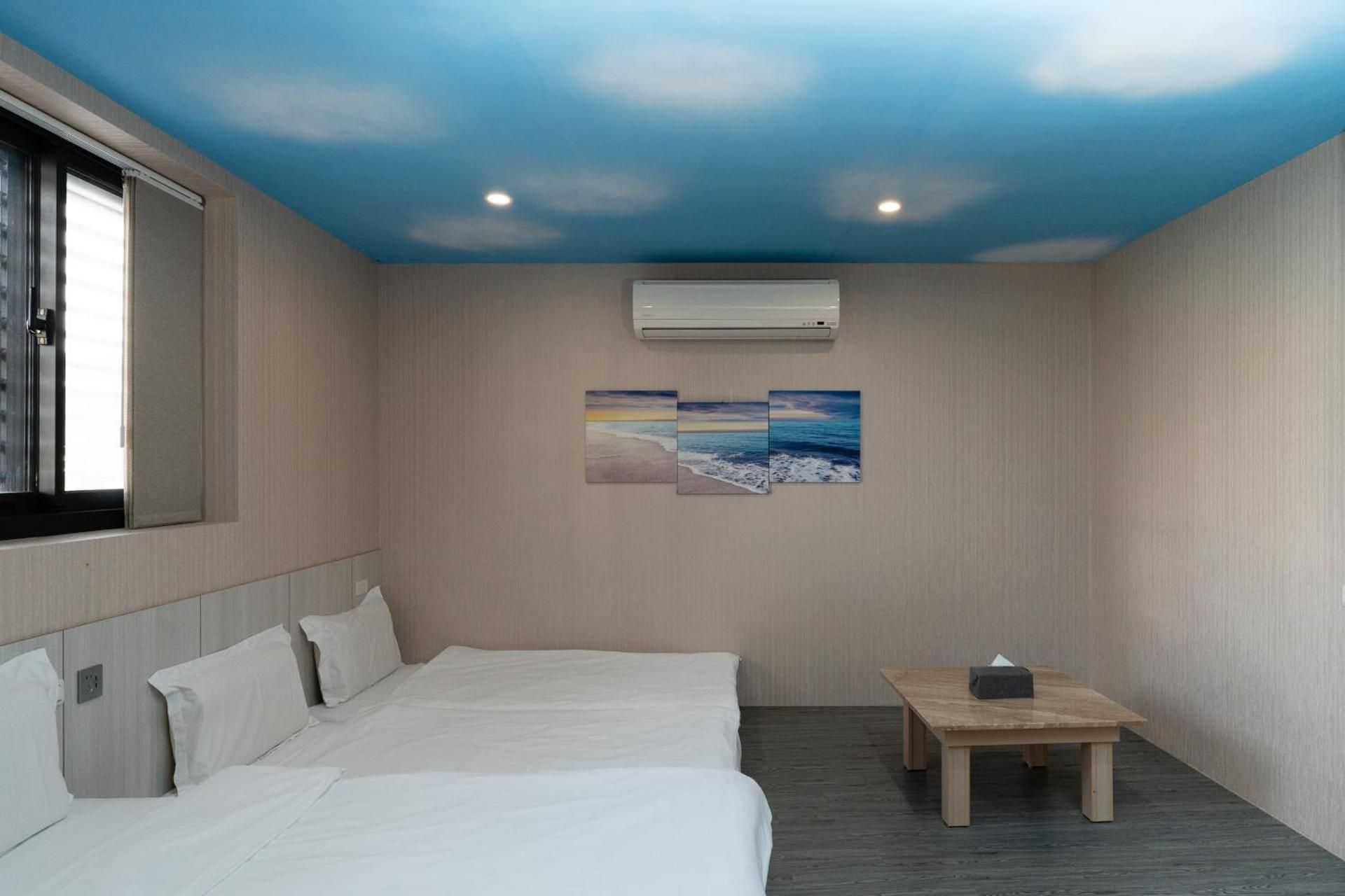 Bath House (1 Double bed + 2 Single Beds)