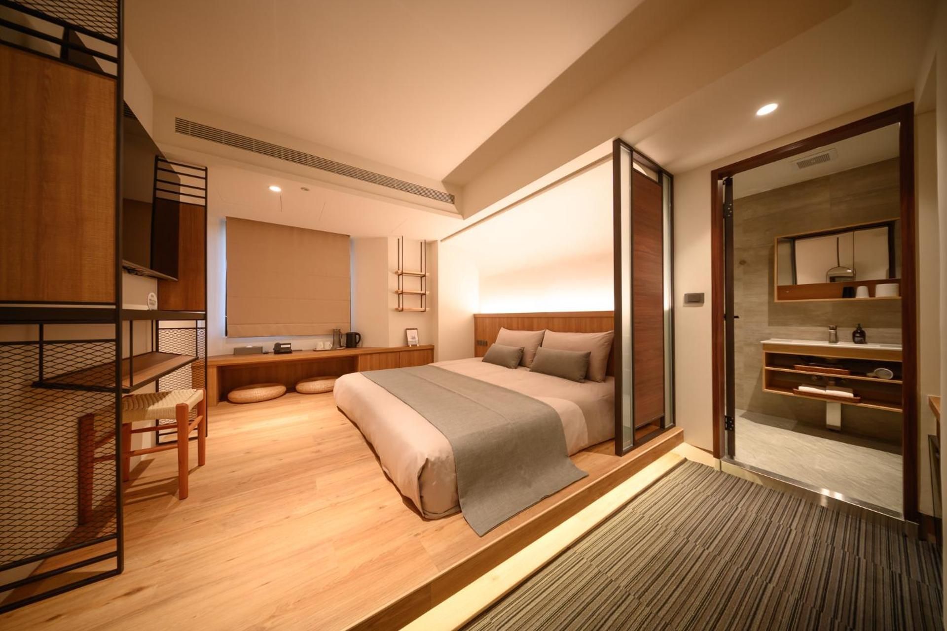 Deluxe Queen Room