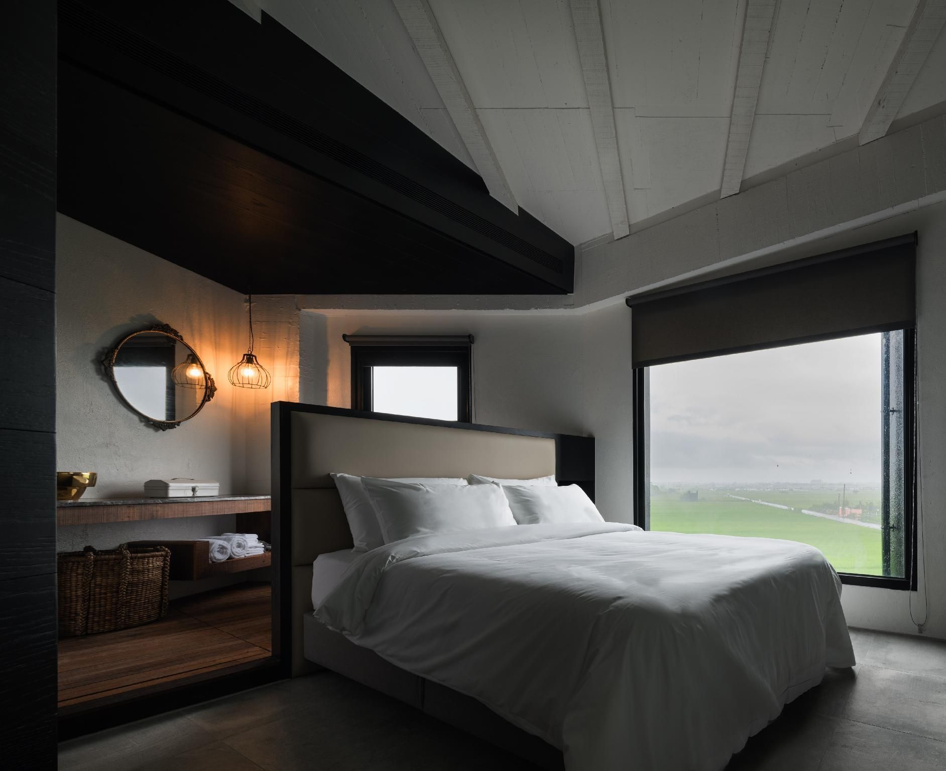 Black House Superior A