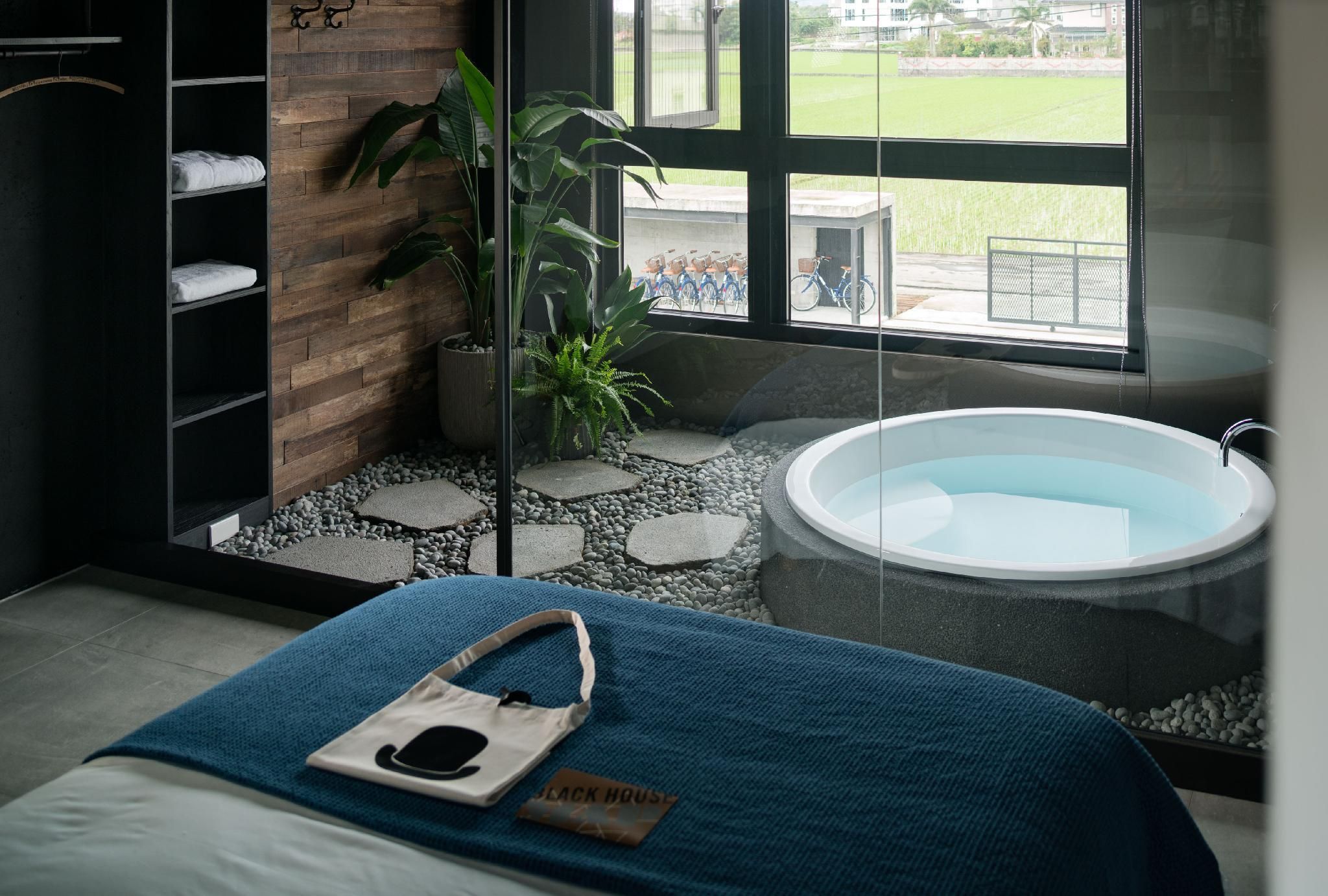 Black House Deluxe A 2