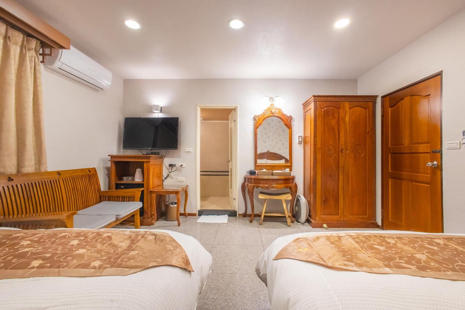 Deluxe Family Room