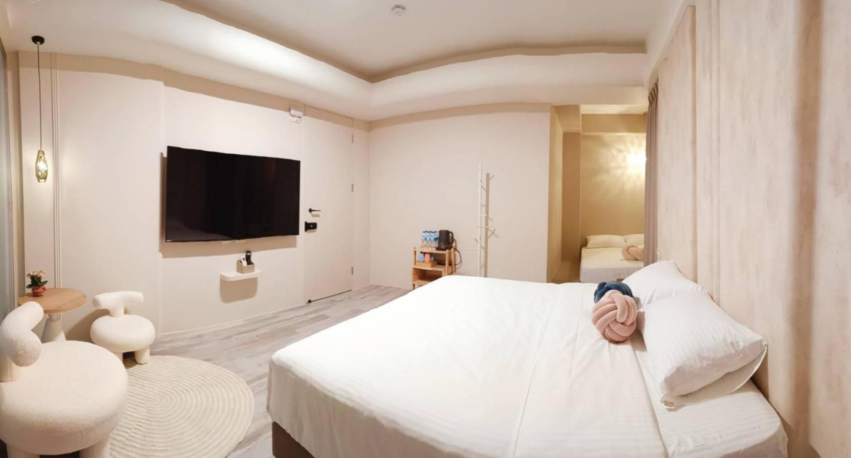 Cake and Sweet BnB Queen Suite