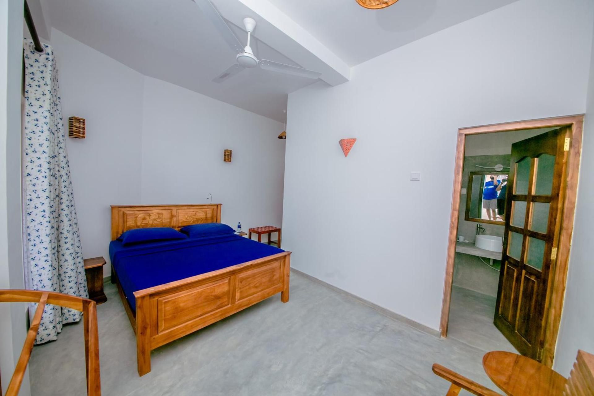 Deluxe Double Room with Side Sea View