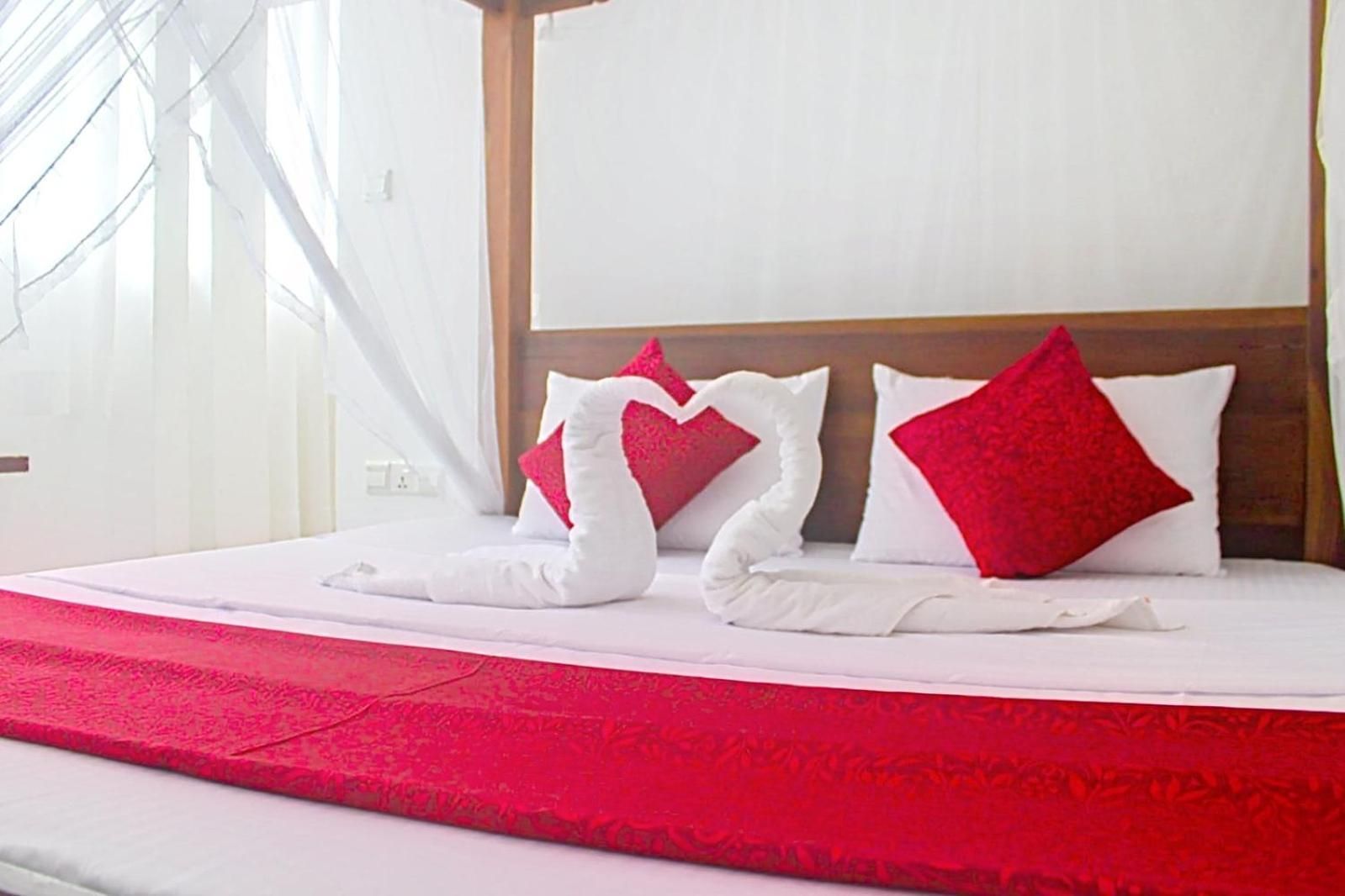 Deluxe Double or Twin Room with Mountain View