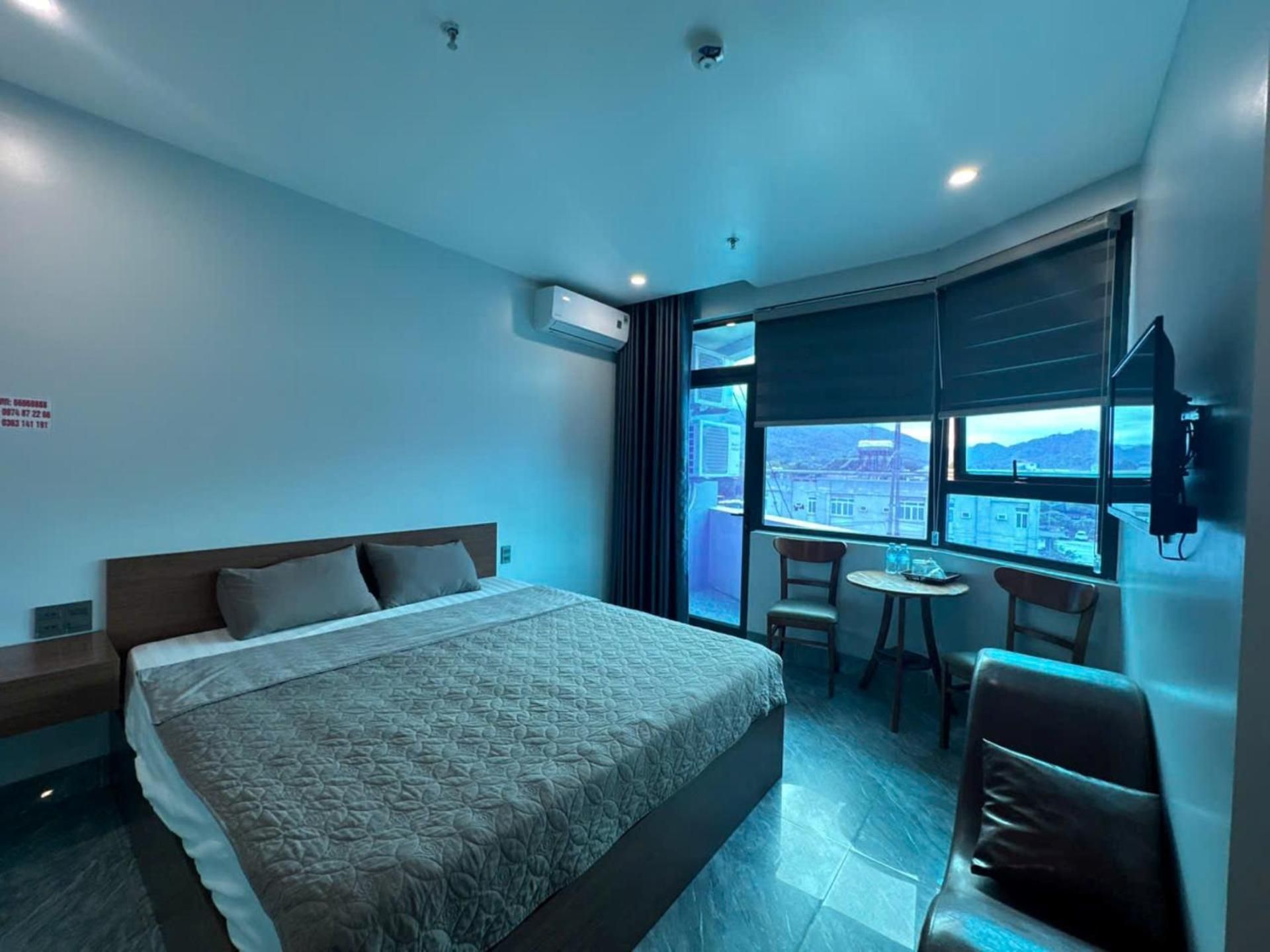 Như Ý Hotel Double Room with Balcony