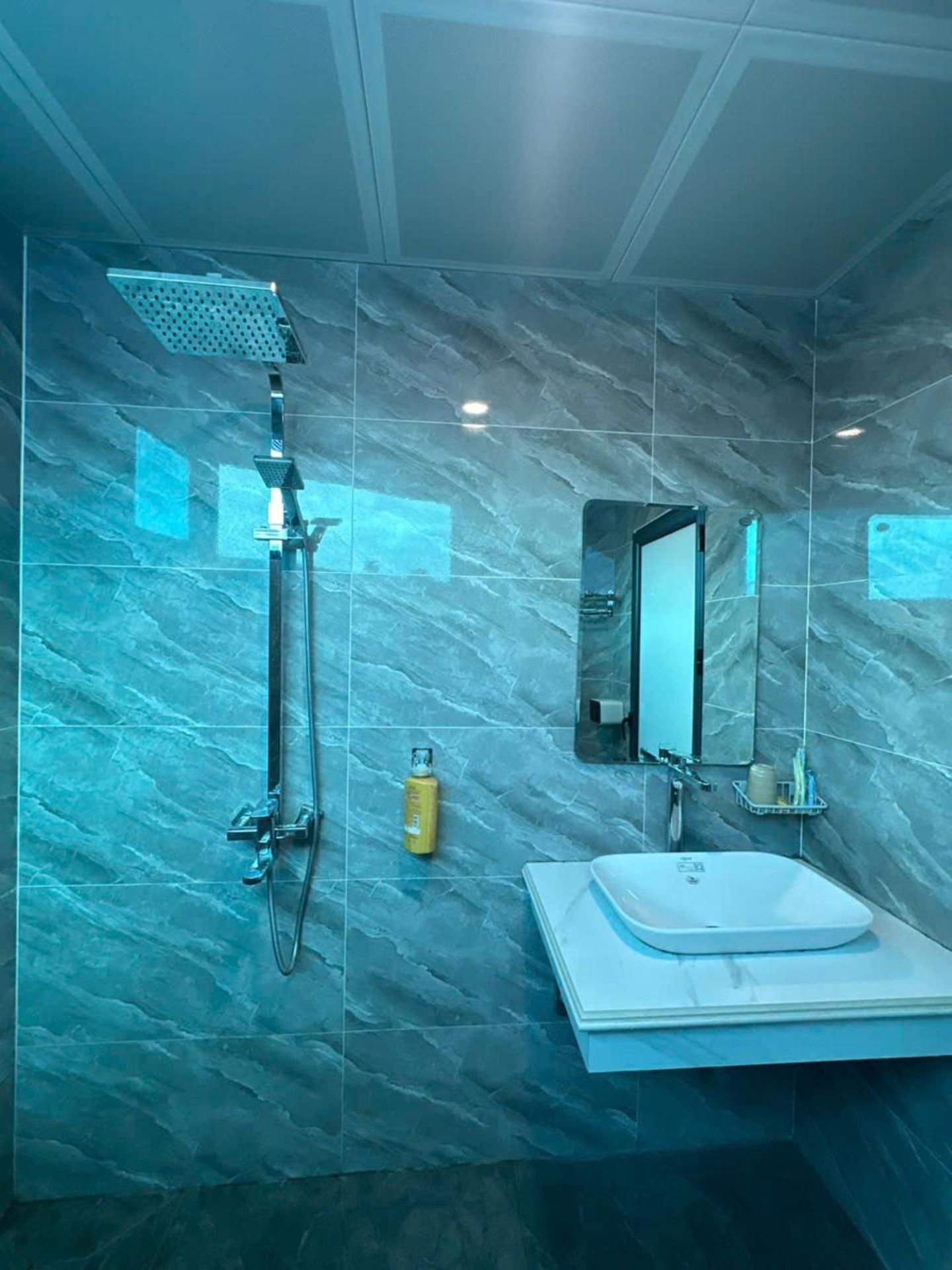 Như Ý Hotel Double Room with Balcony 2