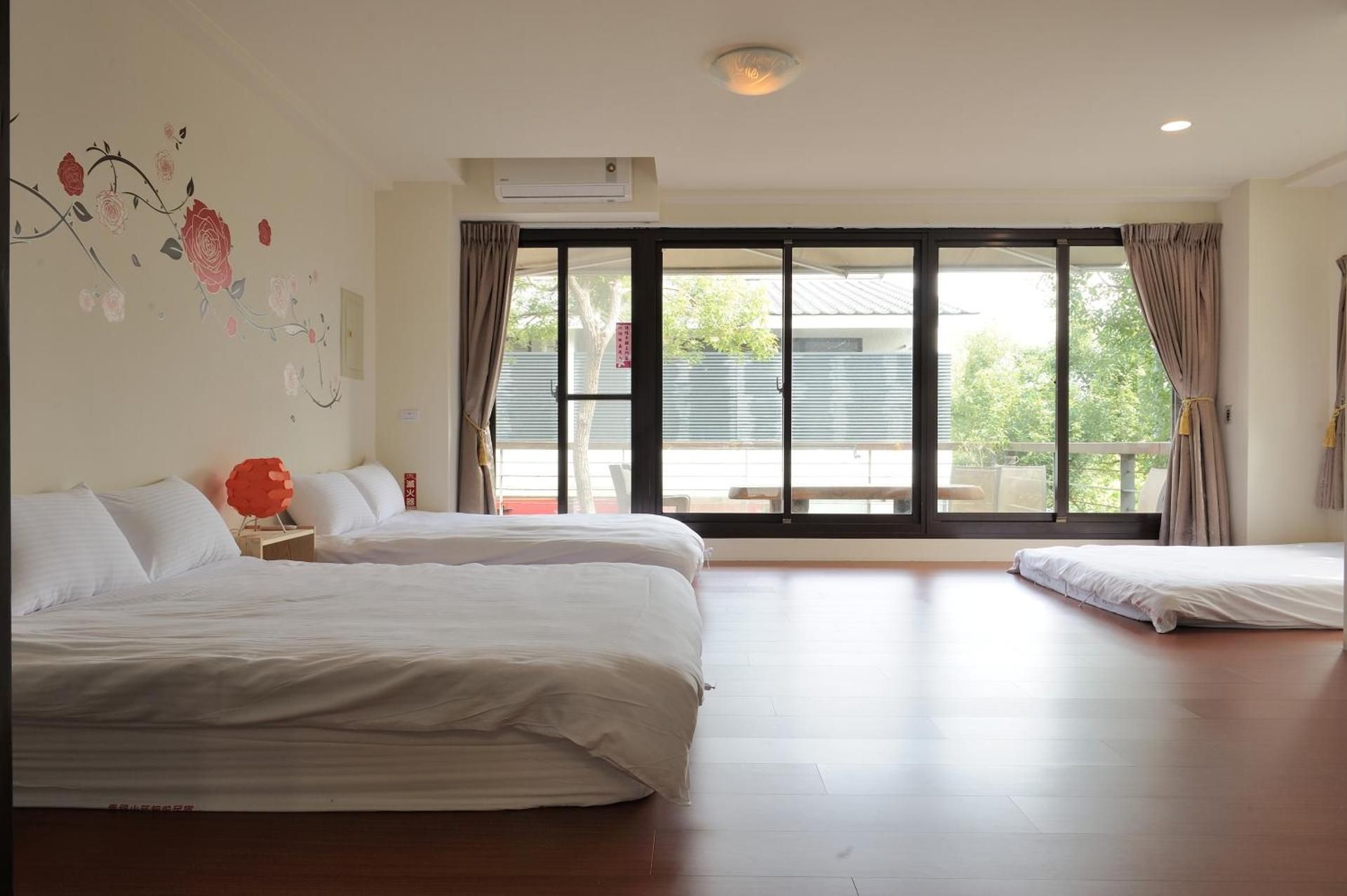 Family Room with Balcony (No Pet allowed)