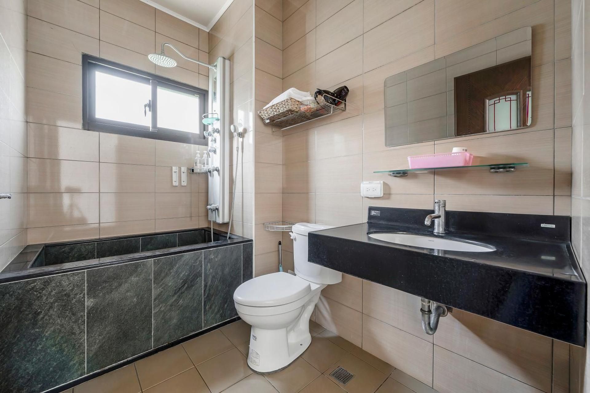 Quan Ming Deluxe Grand Twin Room 2