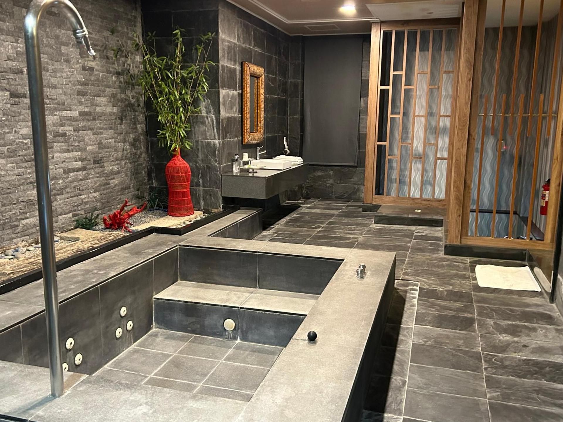 Deluxe Quadruple Room - Parking Included