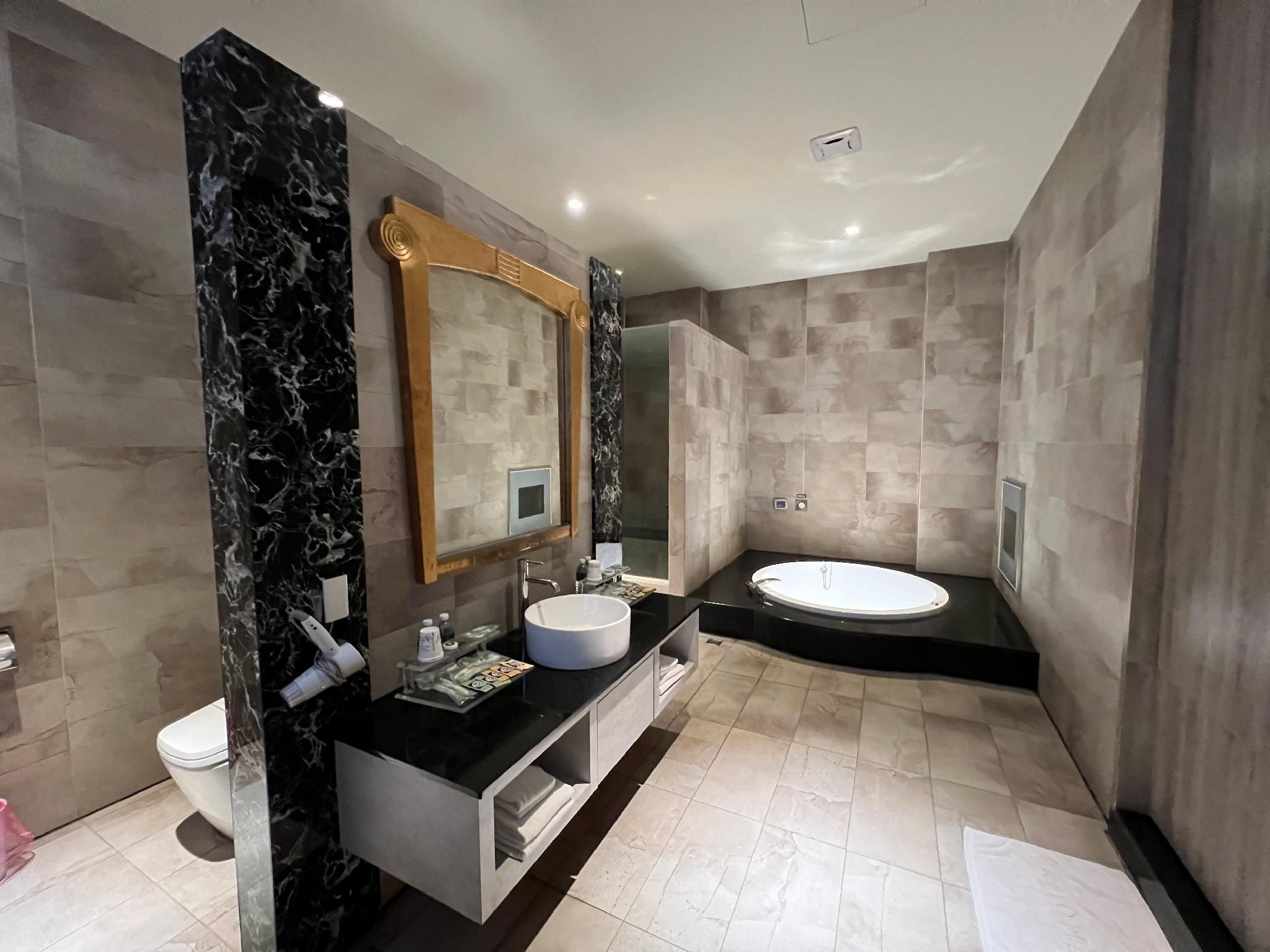 AMANI Motel Business Quadruple Room - No Parking