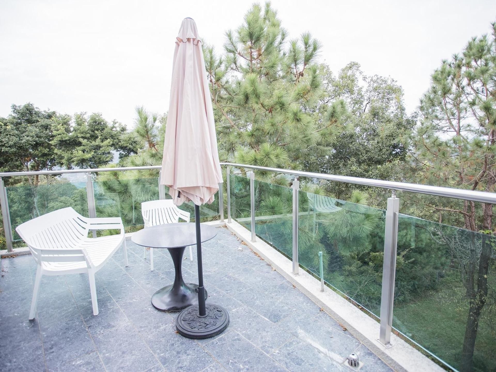 King Room with Balcony