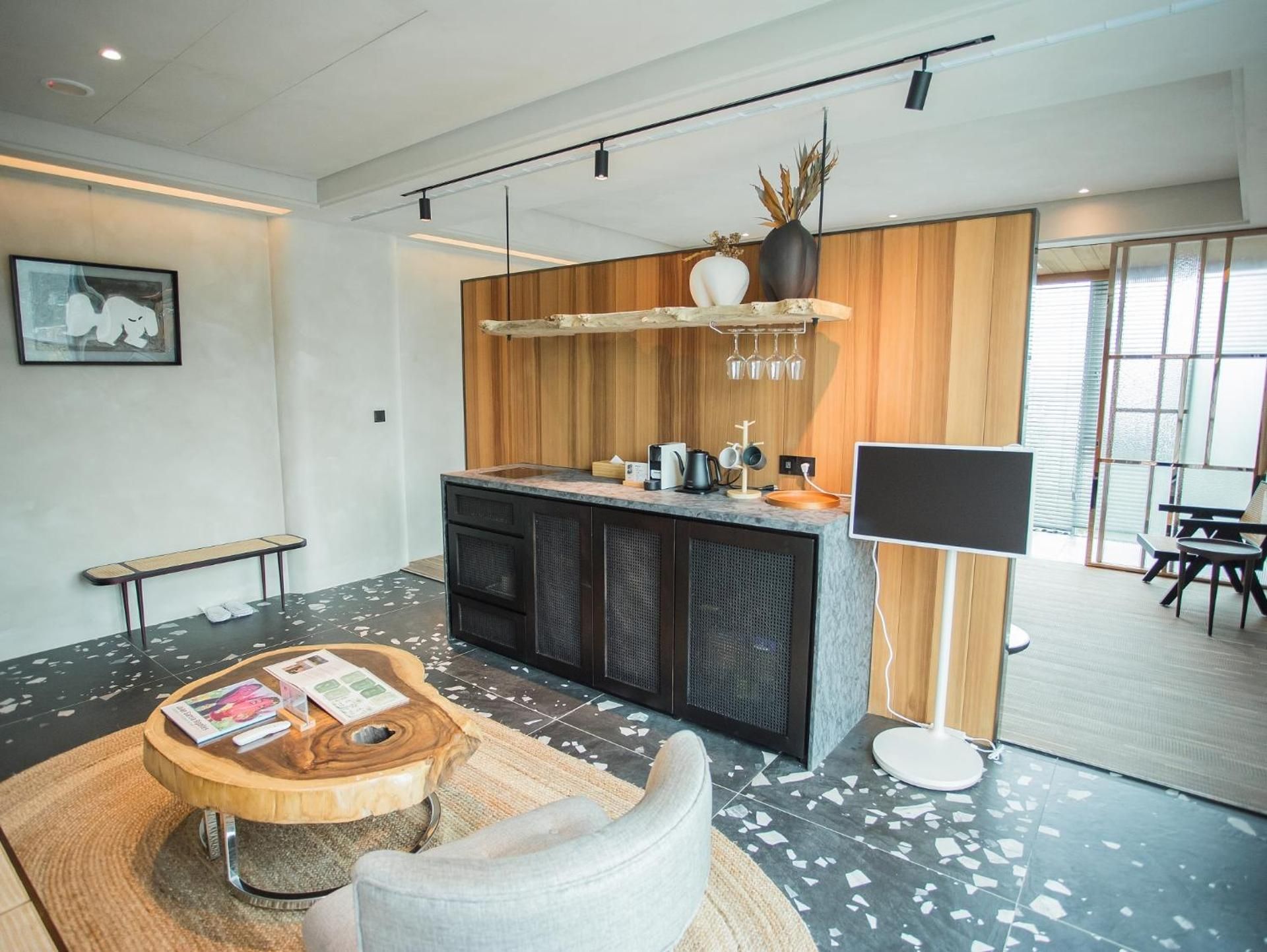 The Forest Museum Queen Room with Balcony 3