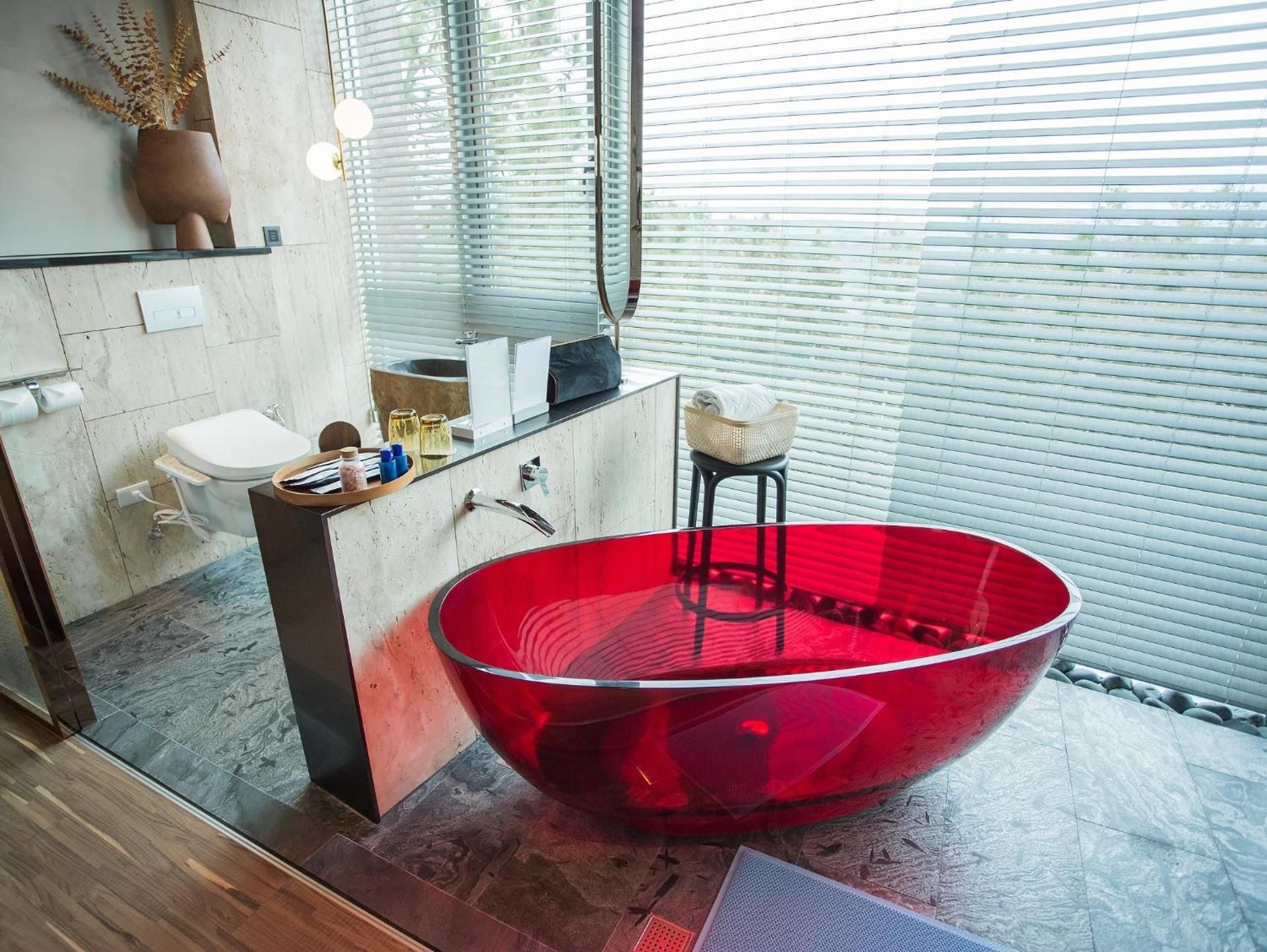 The Forest Museum Queen Room with Balcony 2