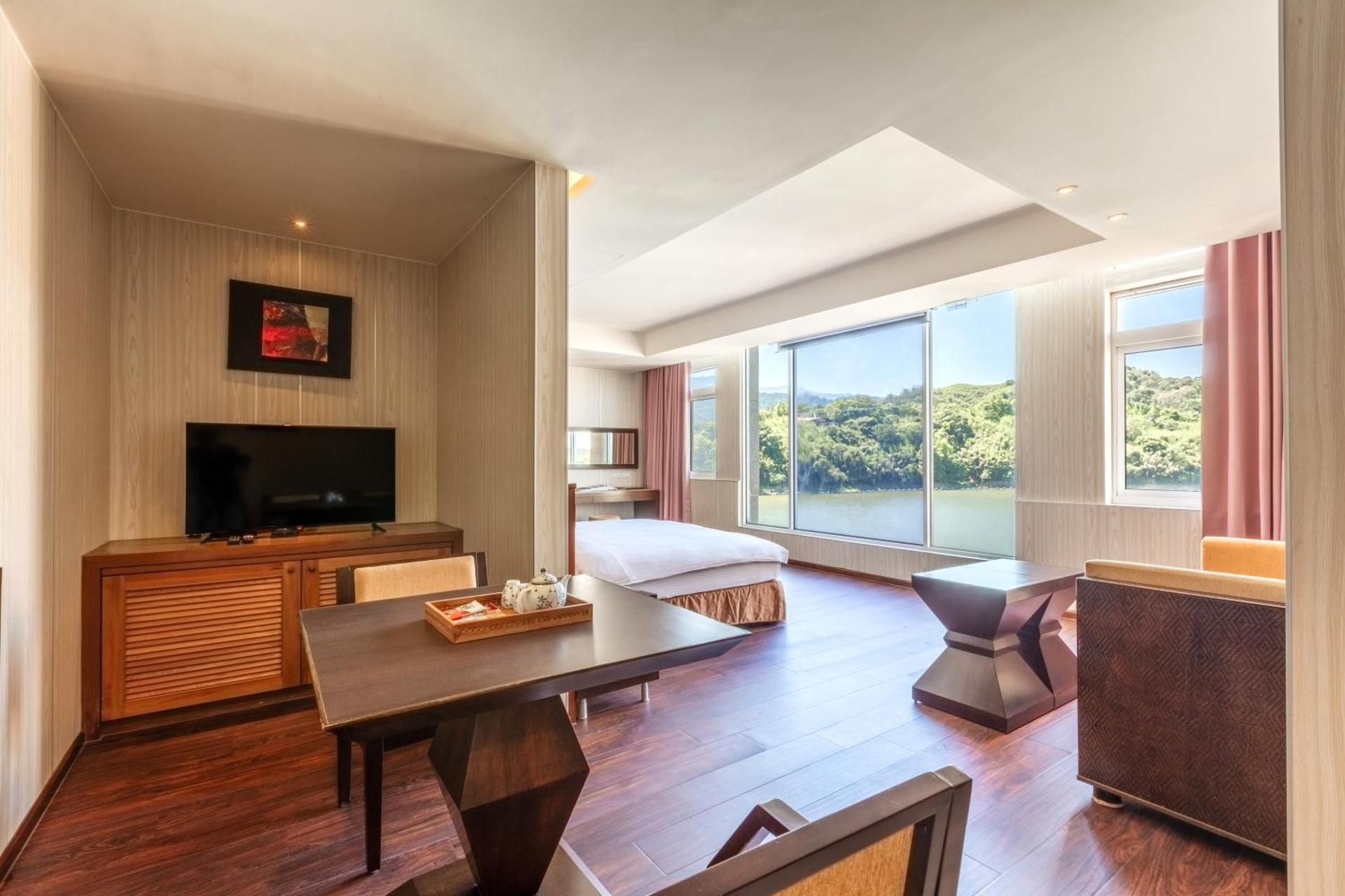 Deluxe Double Room with Lake View