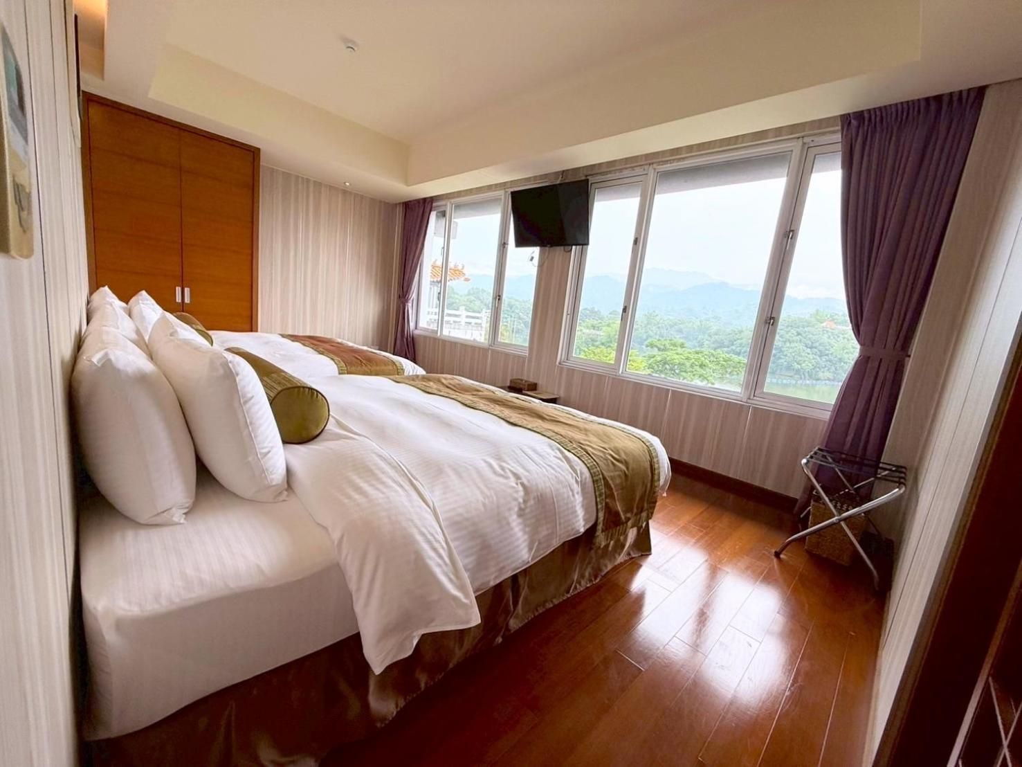 Lake View Quadruple Room